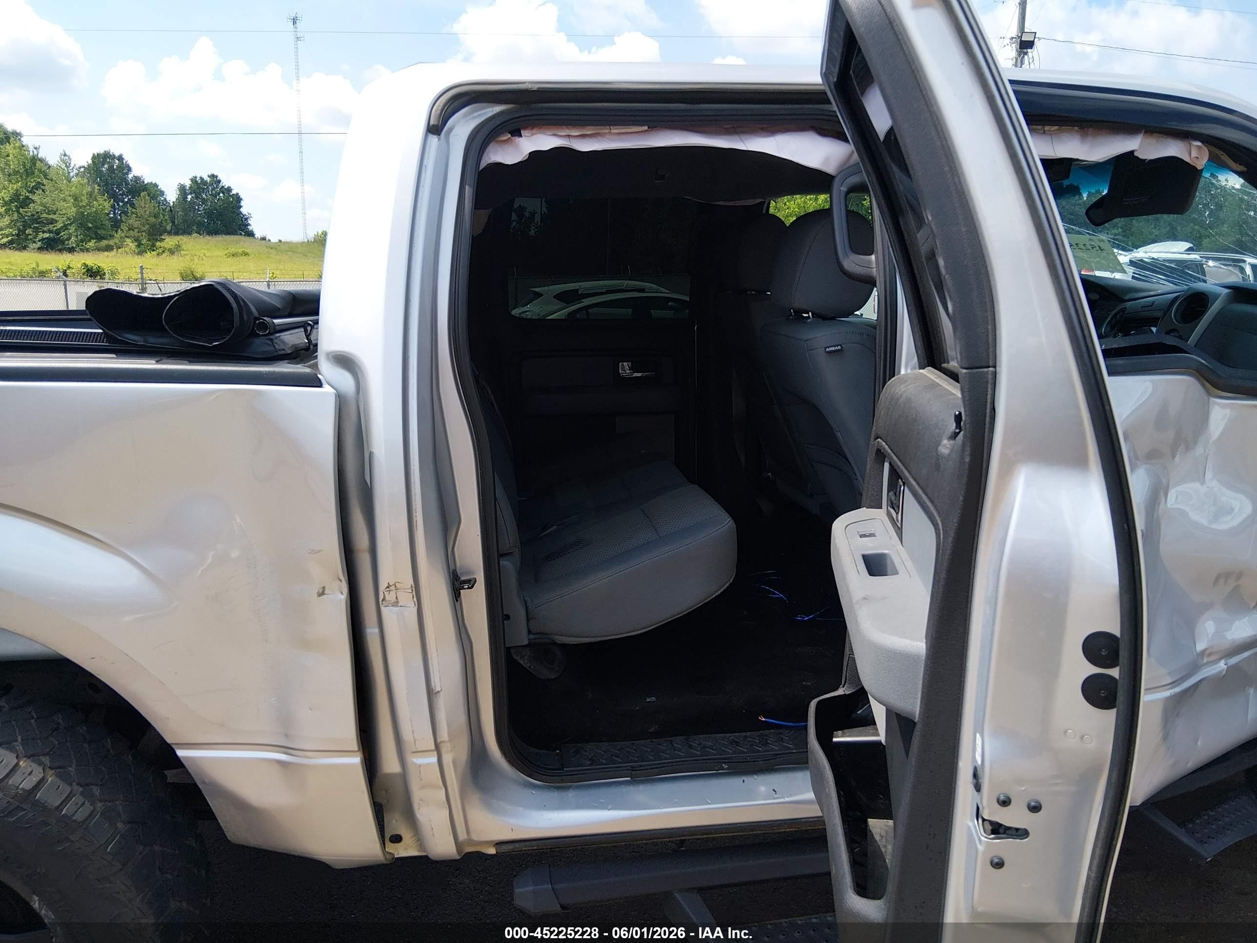 2014 Ford F-150 Xlt Silver vin: 1FTFW1EF2EFD04513