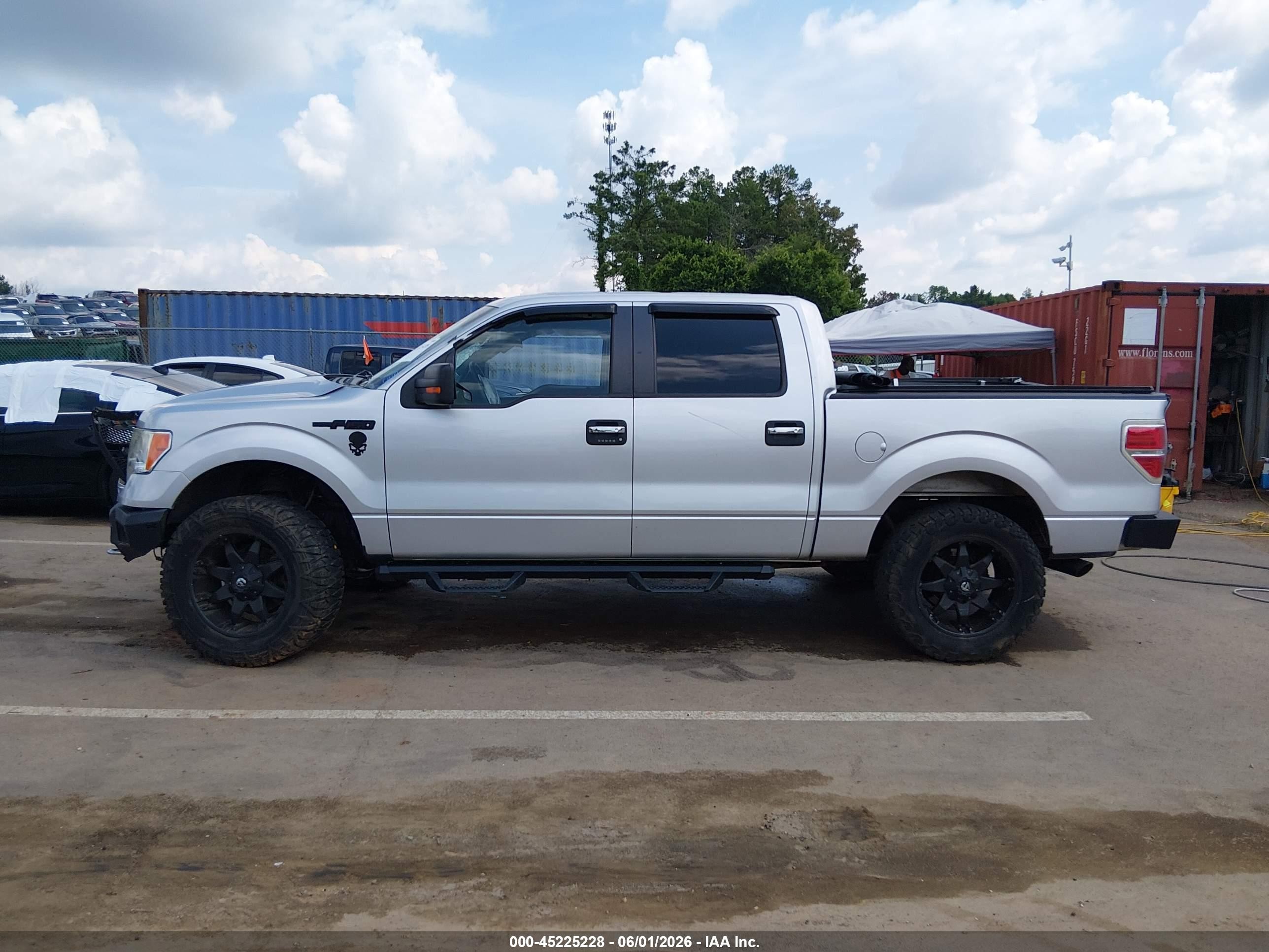 2014 Ford F-150 Xlt Silver vin: 1FTFW1EF2EFD04513