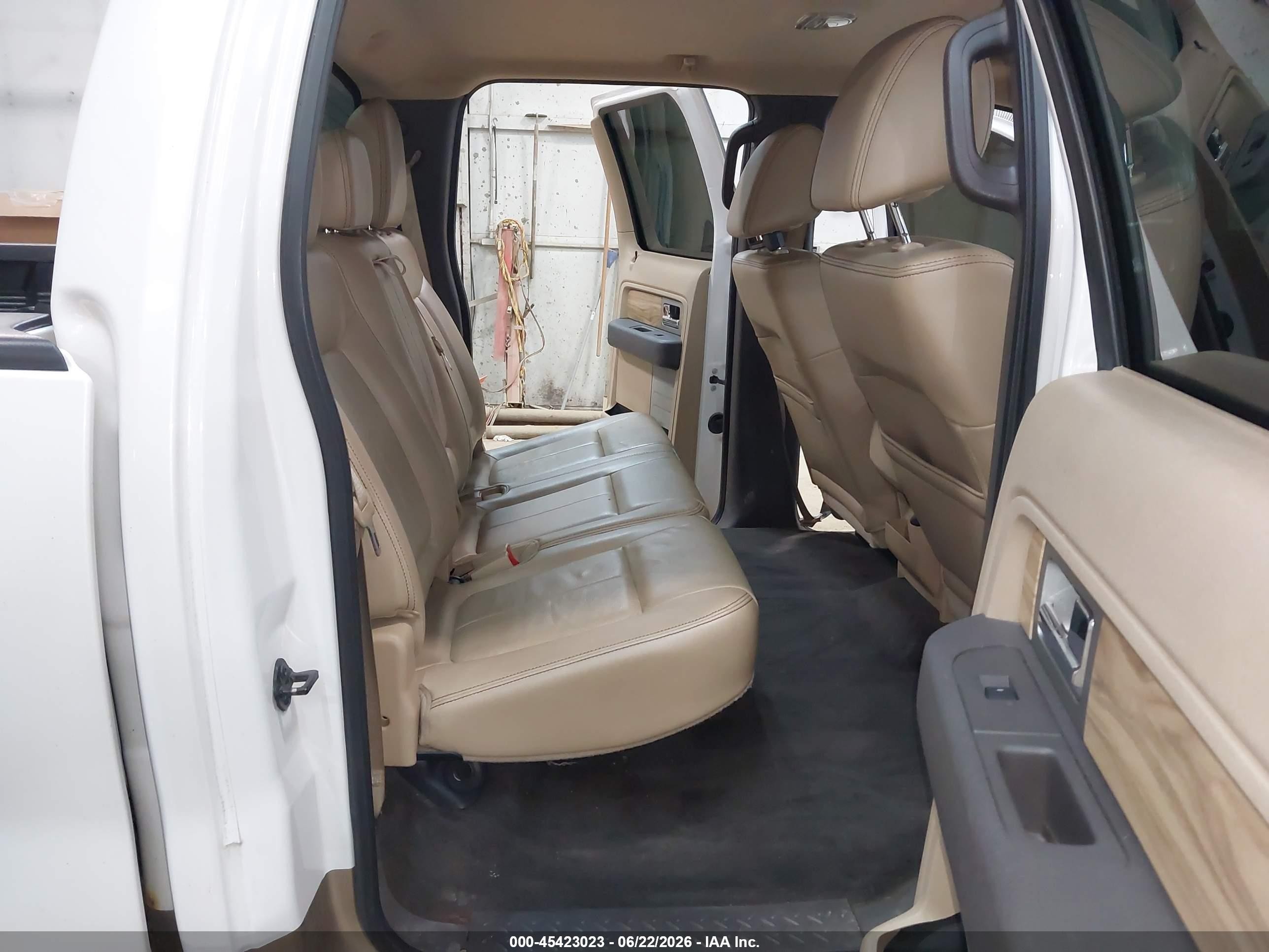 2011 Ford F-150   White vin: 1FTFW1EF3BFB89934