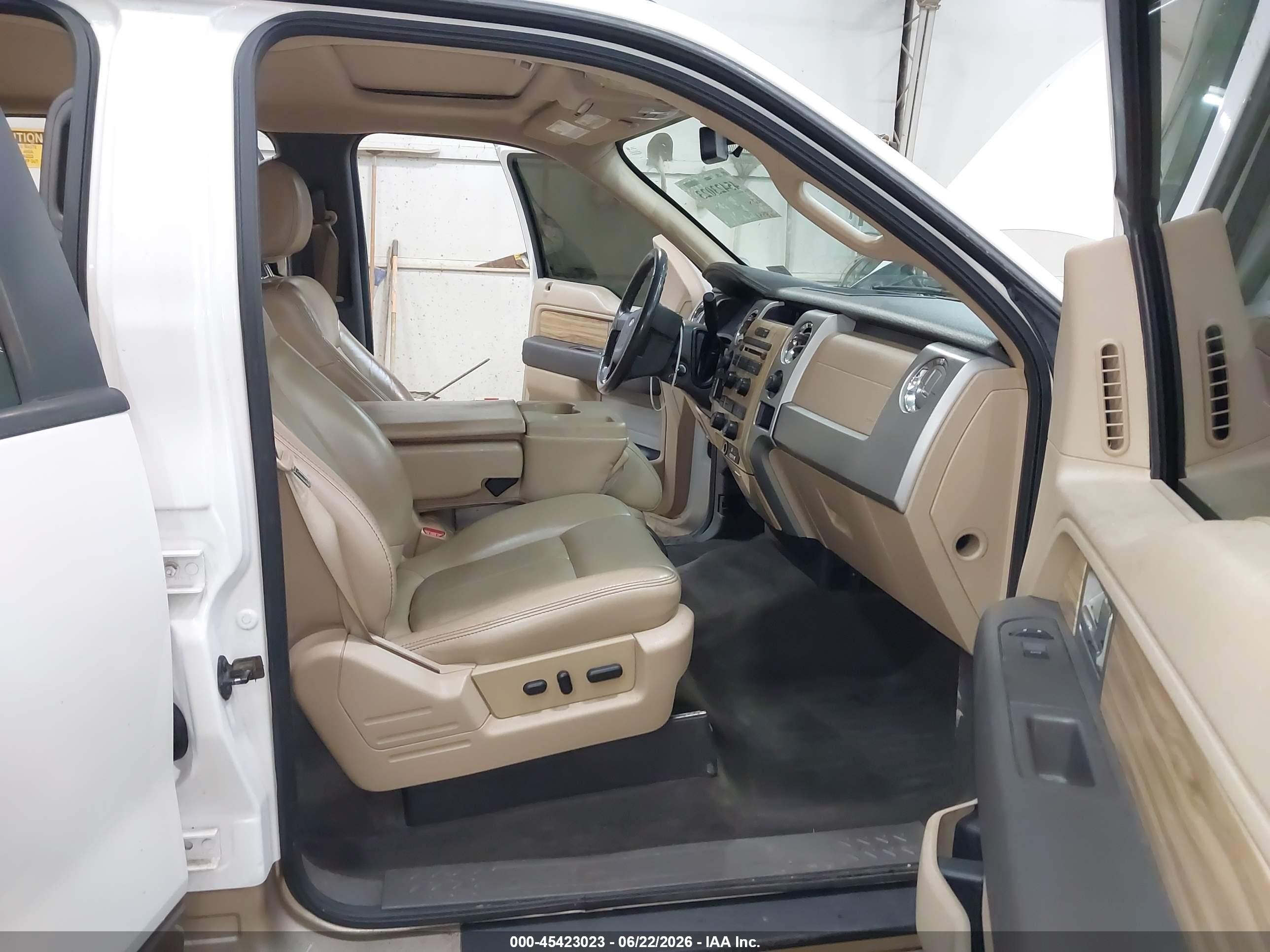 2011 Ford F-150   White vin: 1FTFW1EF3BFB89934