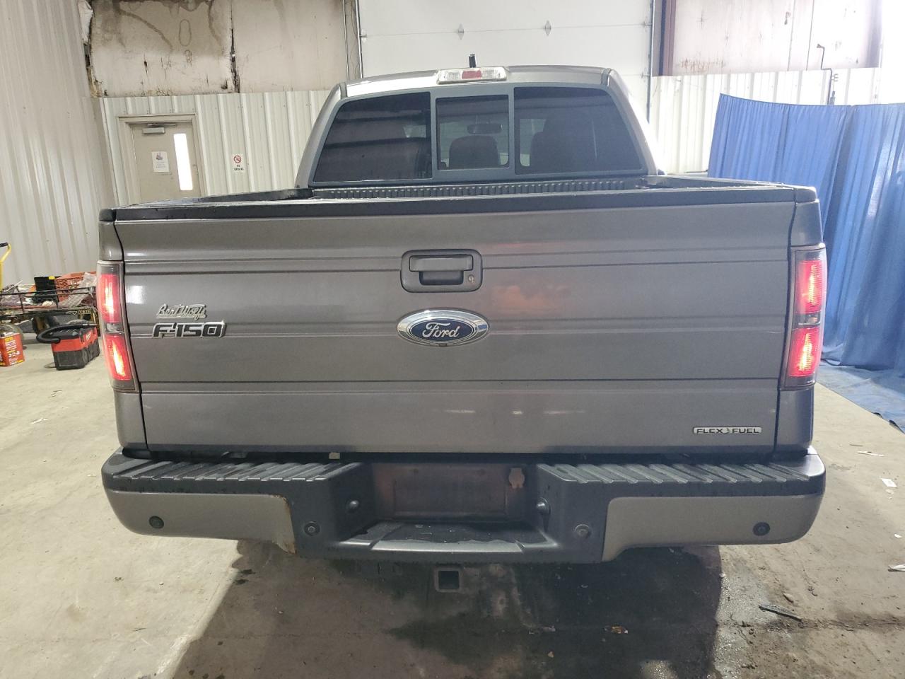 2011 Ford F150 Supercrew Gray vin: 1FTFW1EF4BFA70967 Damage: Rear Metal Bumper Painted, Rust, 1 To 2 Inches