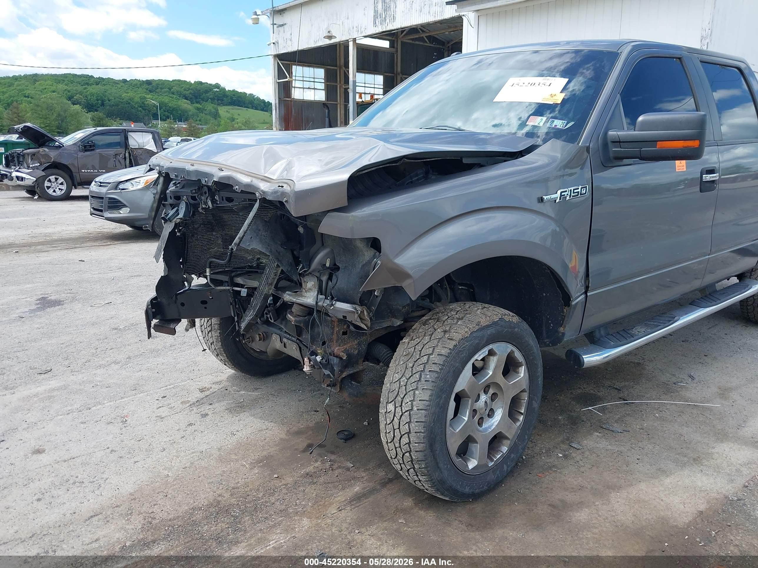 2011 Ford F-150 Xlt Серый vin: 1FTFW1EF6BFA18353