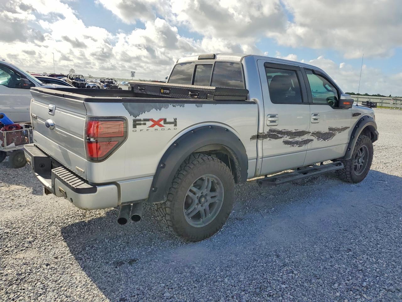 2011 Ford F150 Silver vin: 1FTFW1EF9BKD43148