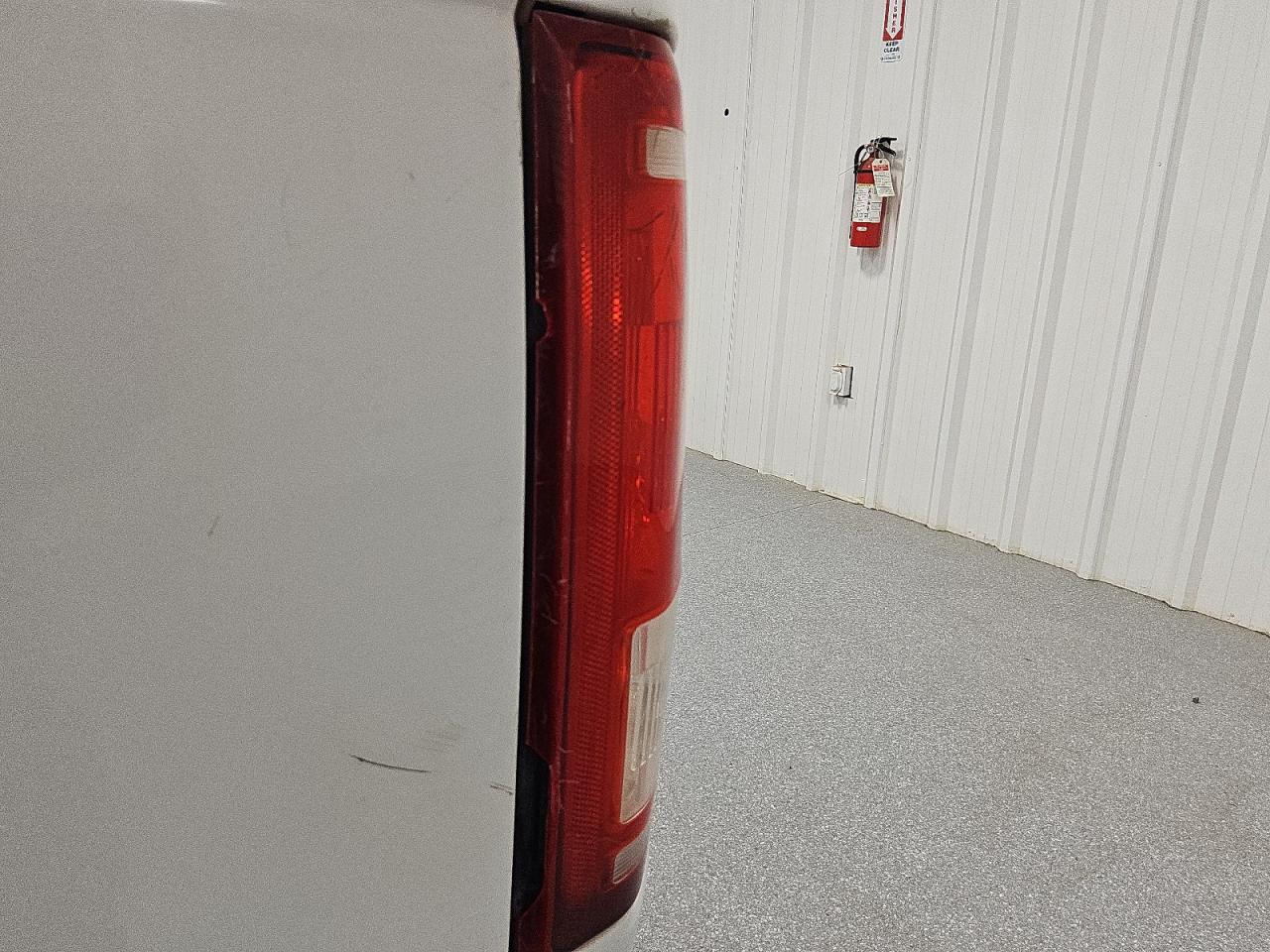 2015 Ford F150 Supercrew White vin: 1FTFW1EG8FKE76501 Damage: Right Tail Light, Broken, Replacement Required
