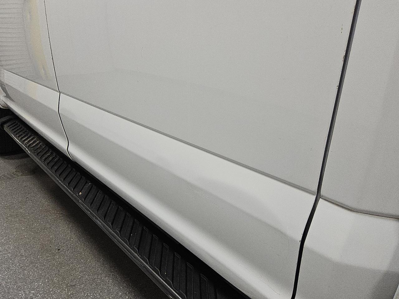 2015 Ford F150 Supercrew White vin: 1FTFW1EG8FKE76501 Damage: Left Rear Door, Dent(S) W/ Paint Dmg, 3 To 4 Inches