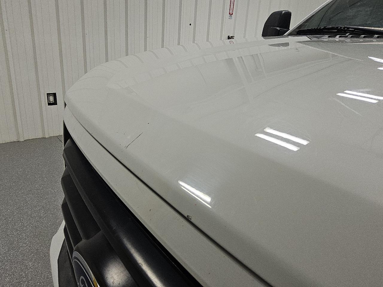 2015 Ford F150 Supercrew White vin: 1FTFW1EG8FKE76501 Damage: Hood, Chipped, 3