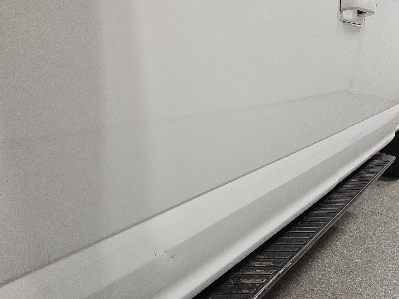 2015 Ford F150 Supercrew White vin: 1FTFW1EG8FKE76501 Damage: Left Front Door, Dent(S) W/ Paint Dmg, 1 To 2 Inches