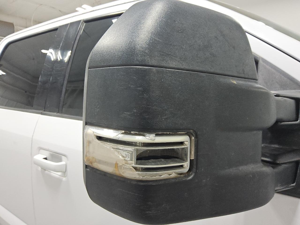 2015 Ford F150 Supercrew White vin: 1FTFW1EG8FKE76501 Damage: Right Front Mirror Signal Lamp, Broken, Replacement Required