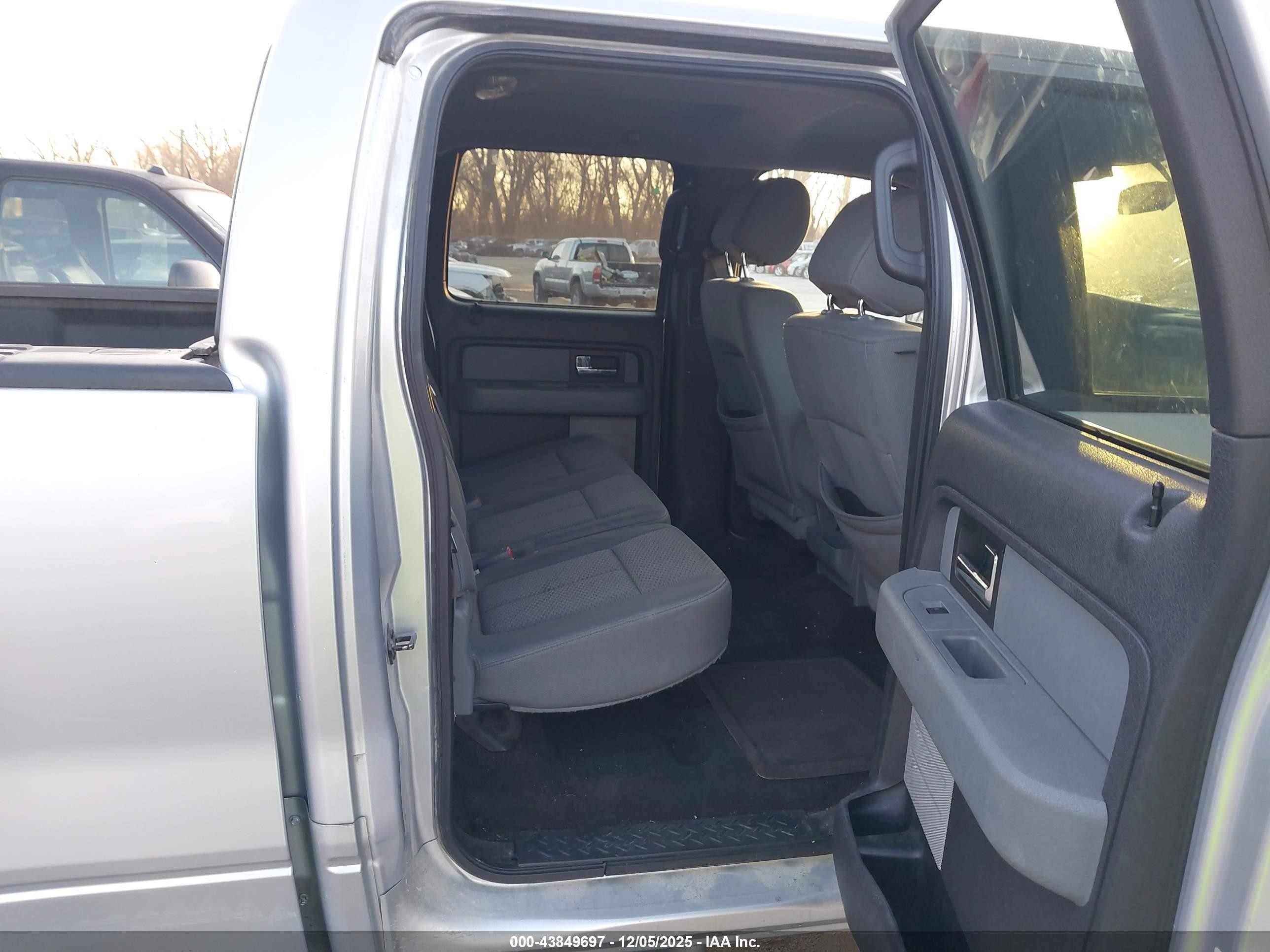 2014 Ford F-150 Xlt Серебряный vin: 1FTFW1ET1EFC74717