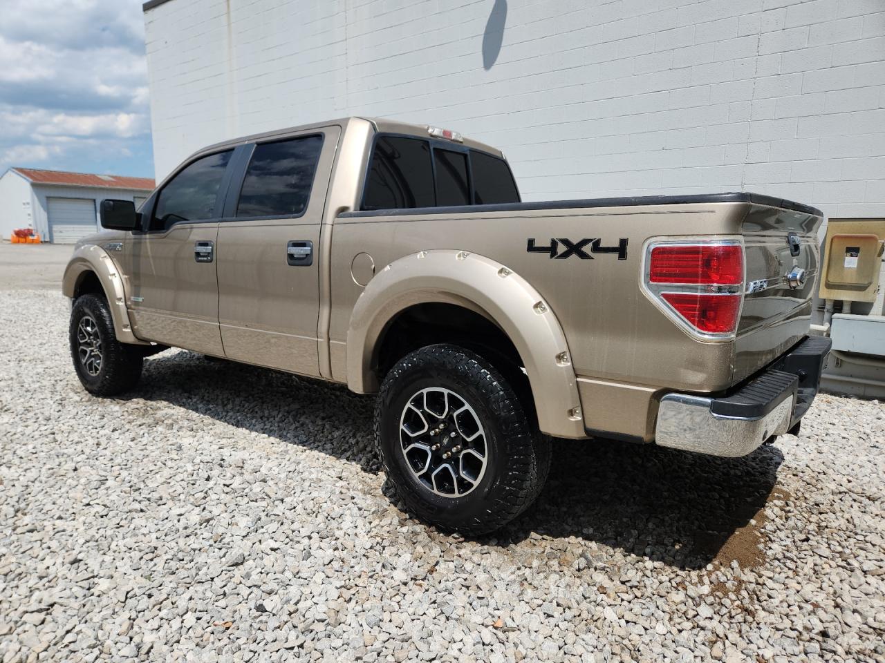 2013 Ford F150 Supercrew Gold vin: 1FTFW1ET3DFD39498 Damage: Left Bed Side, Dent(S) W/ Paint Dmg, 2 To 3 Inches