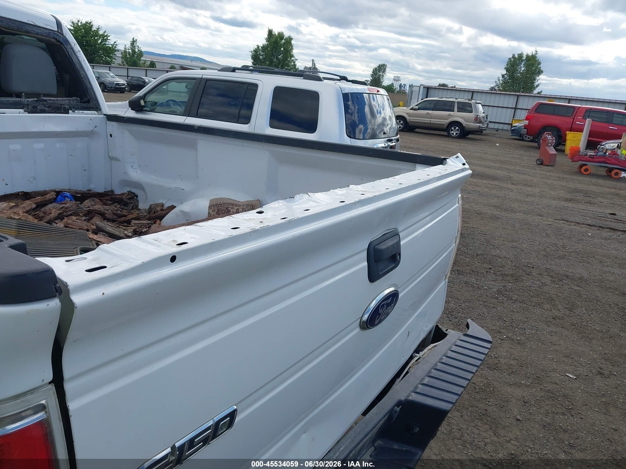 2013 Ford F-150   White vin: 1FTFW1ET6DFA62636