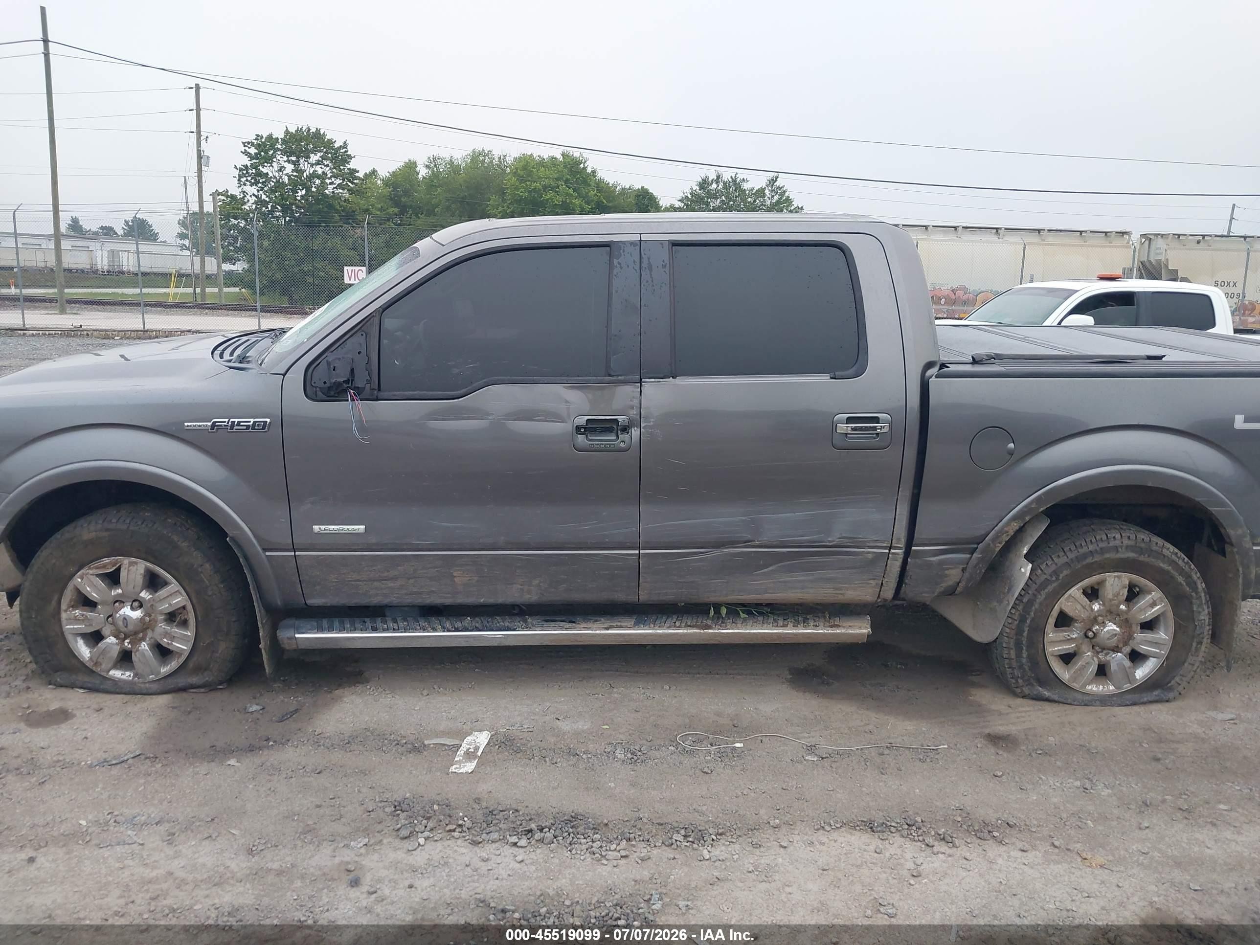 2011 Ford F-150 Lariat Silver vin: 1FTFW1ET7BFC32659