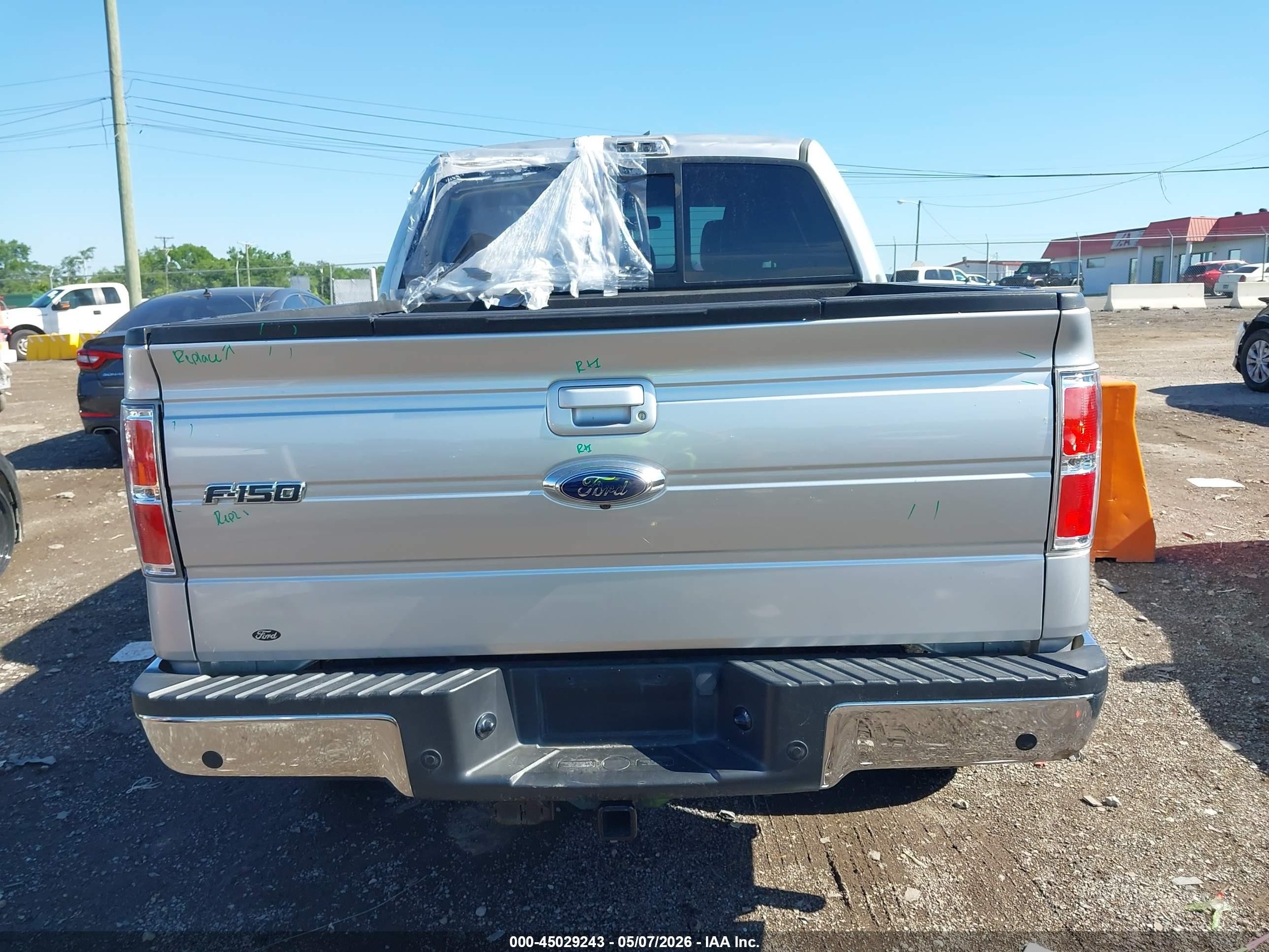 2013 Ford F-150 Lariat Silver vin: 1FTFW1ET8DFB96323
