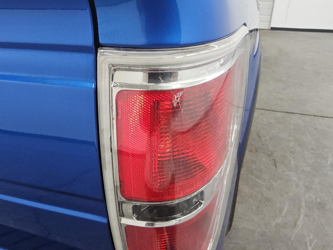 2013 Ford F150 Supercrew Blue vin: 1FTFW1ET8DFD65093 Damage: Right Tail Light, Broken, Replacement Required