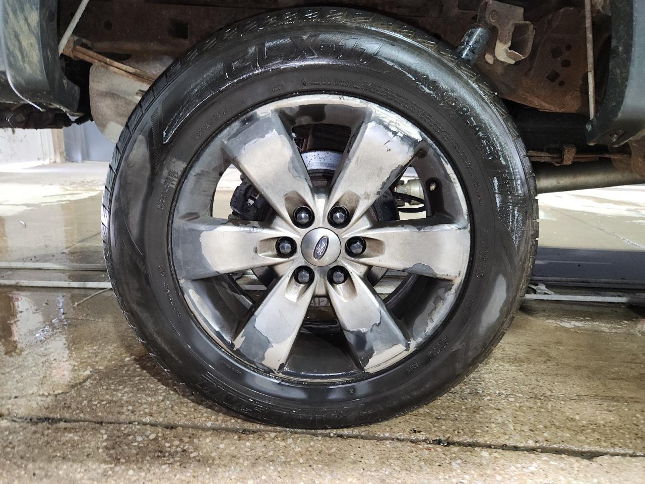 2011 Ford F150 Supercrew Серый vin: 1FTFW1ETXBFC34633 Damage: Right Rear Wheel, Peeling, > 12 Inches