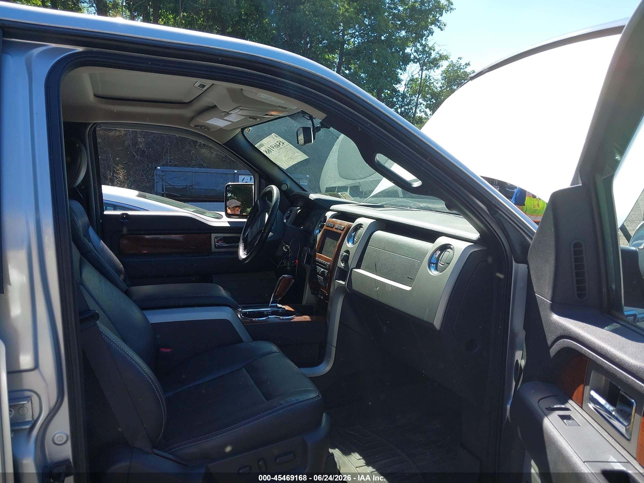 2010 Ford F-150   Серебряный vin: 1FTFW1EV3AFB90426
