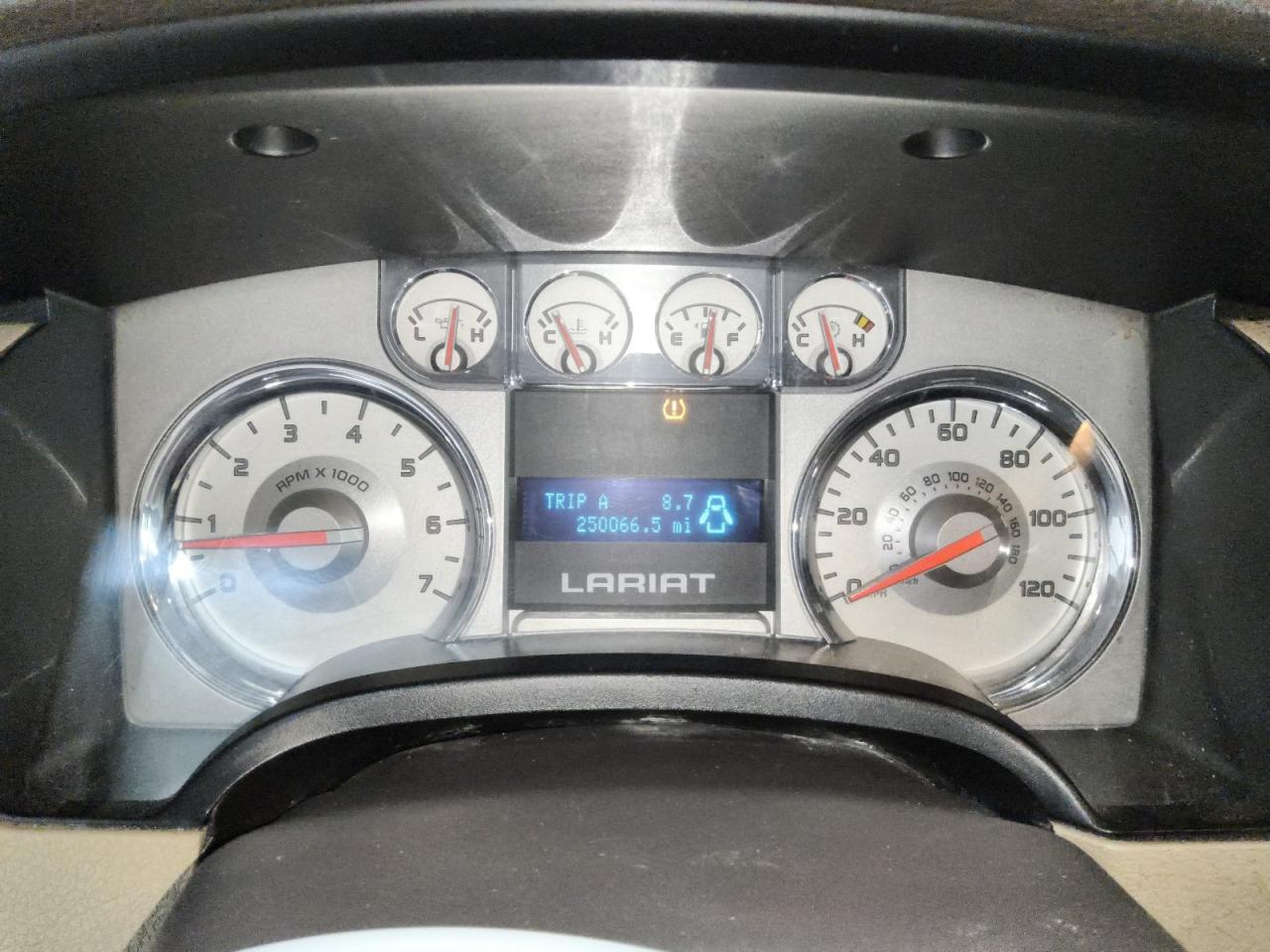 2010 Ford F150 Supercrew Maroon vin: 1FTFW1EV5AFB94283 Damage: Warning - Tire Pressure, On, Unacceptable