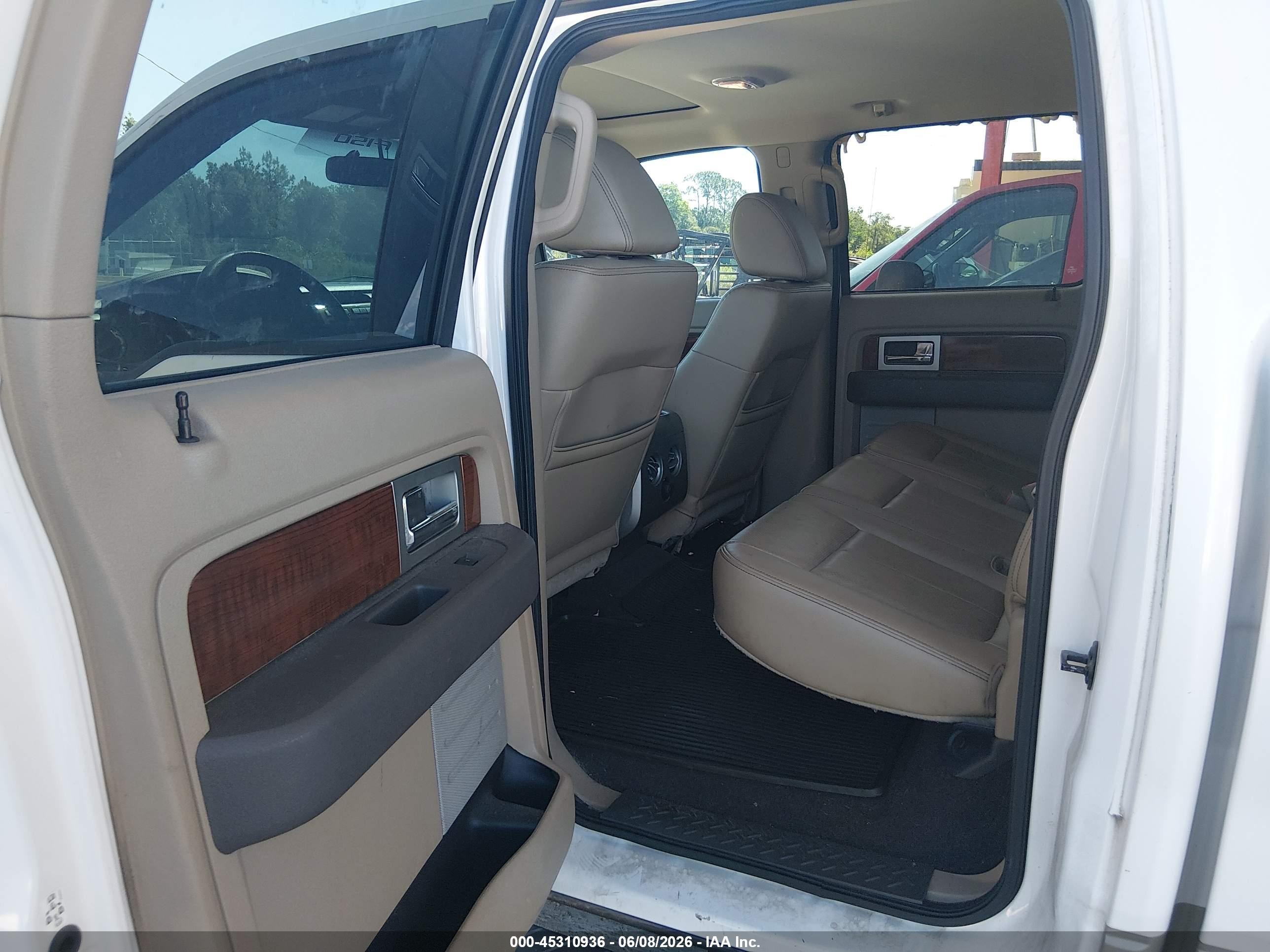 2010 Ford F-150   White vin: 1FTFW1EV5AFC14659