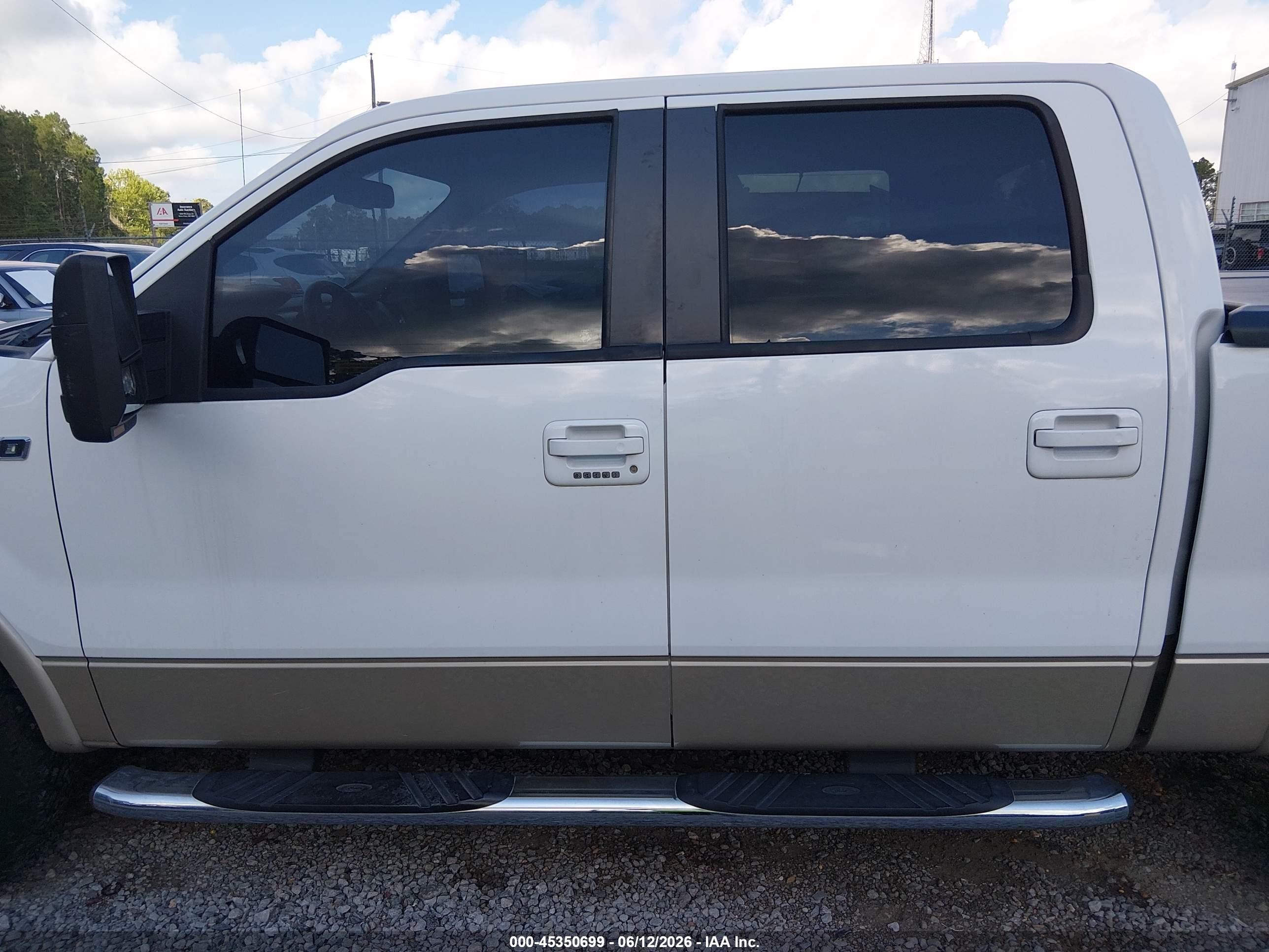 2010 Ford F-150   White vin: 1FTFW1EV6AFA70989