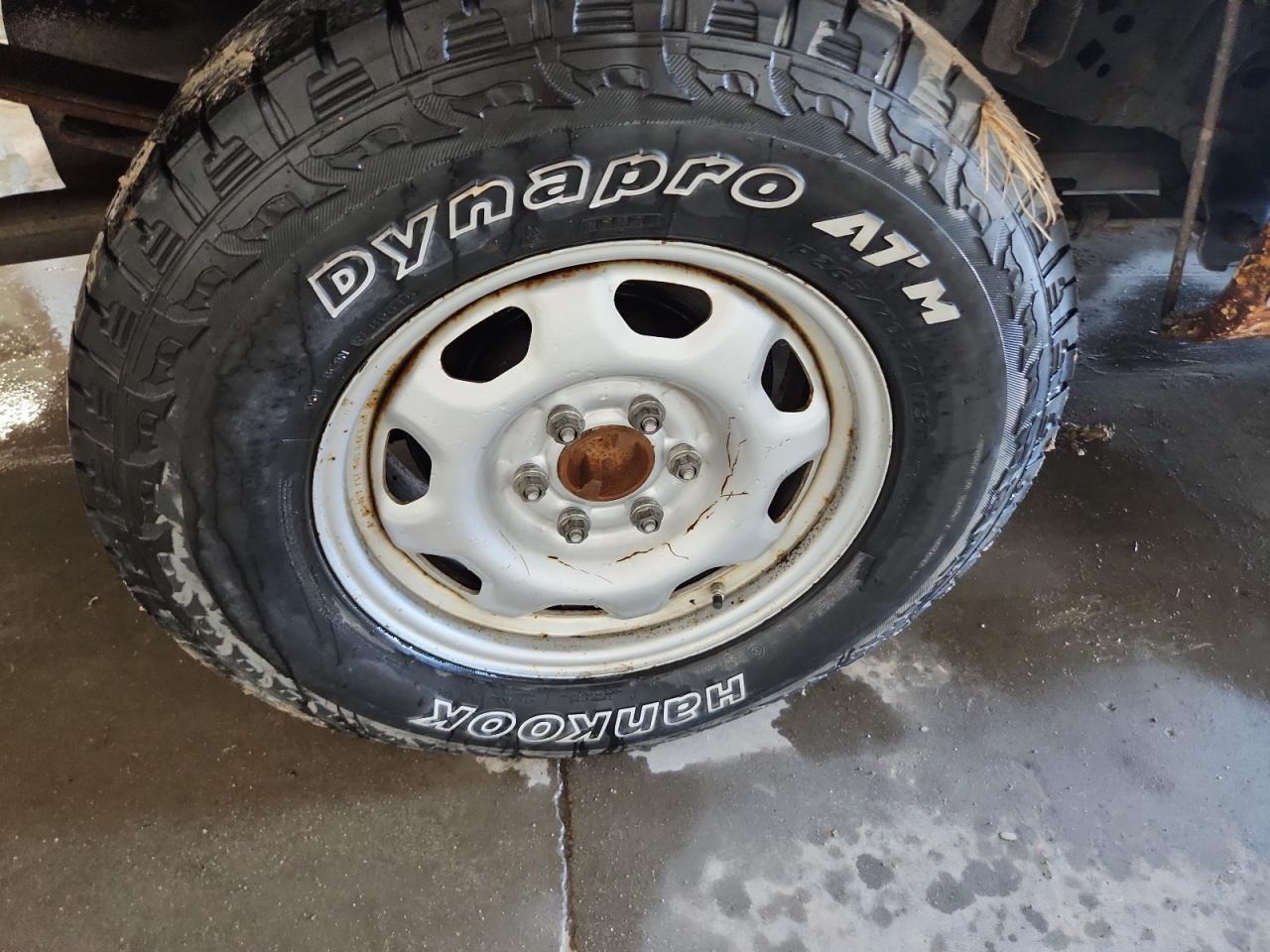 2010 Ford F150 Supercrew White vin: 1FTFW1EV6AFD33594 Damage: Right Rear Wheel, Corrosion, > 12 Inches