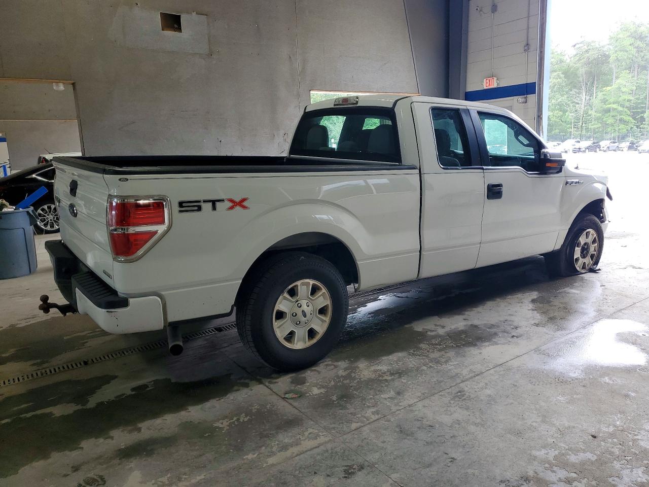 2013 Ford F150 Super Cab White vin: 1FTFX1CF0DKG27528