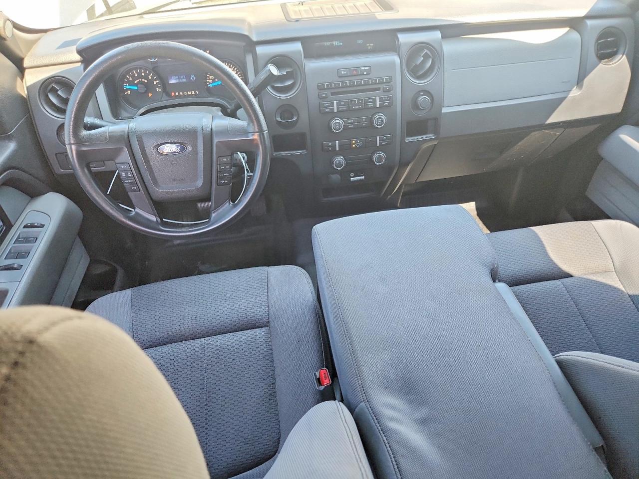2013 Ford F150 Super Cab Серебряный vin: 1FTFX1CF1DFC61572
