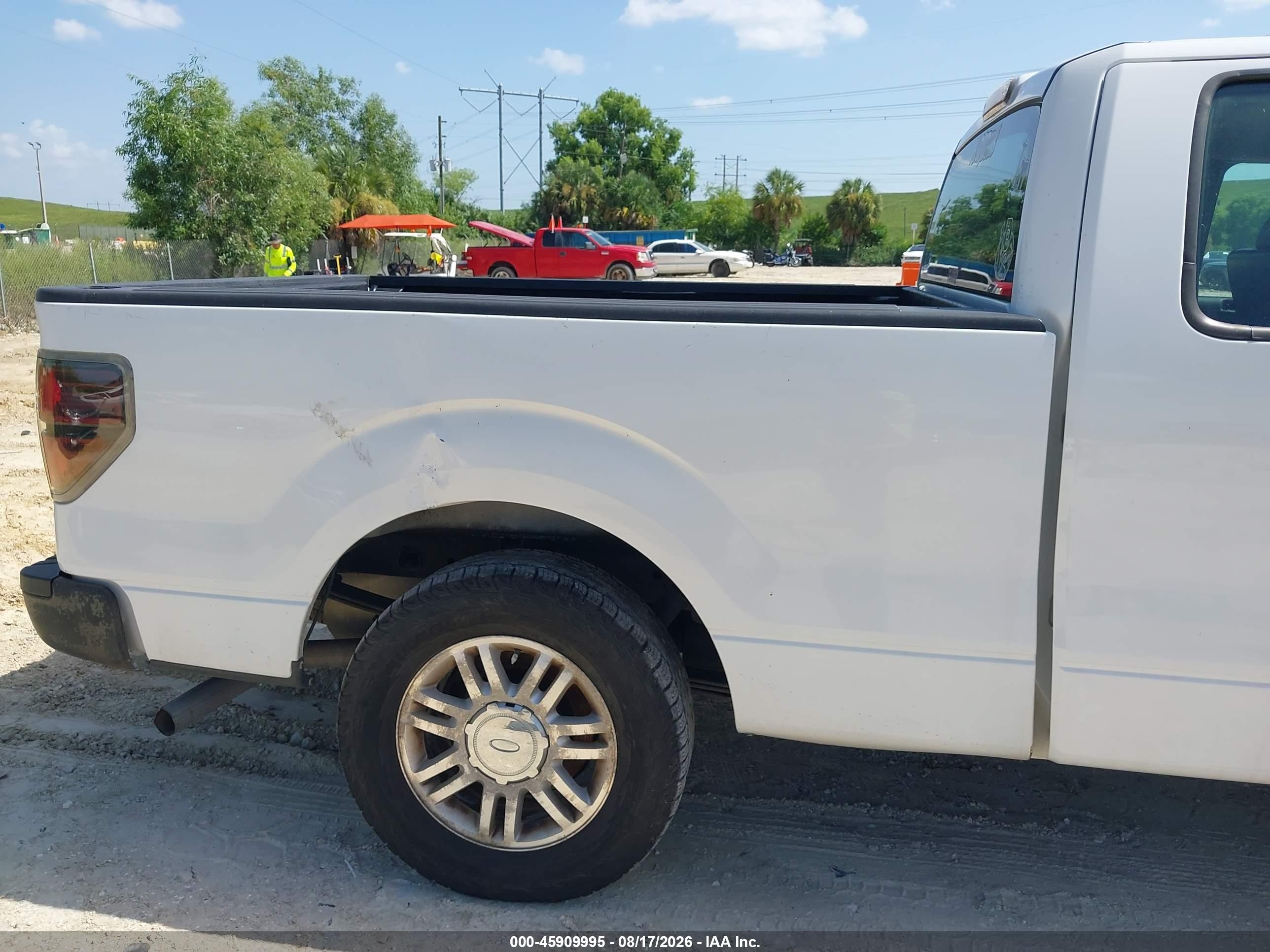 2013 Ford F-150 Xl White vin: 1FTFX1CF2DKG19267