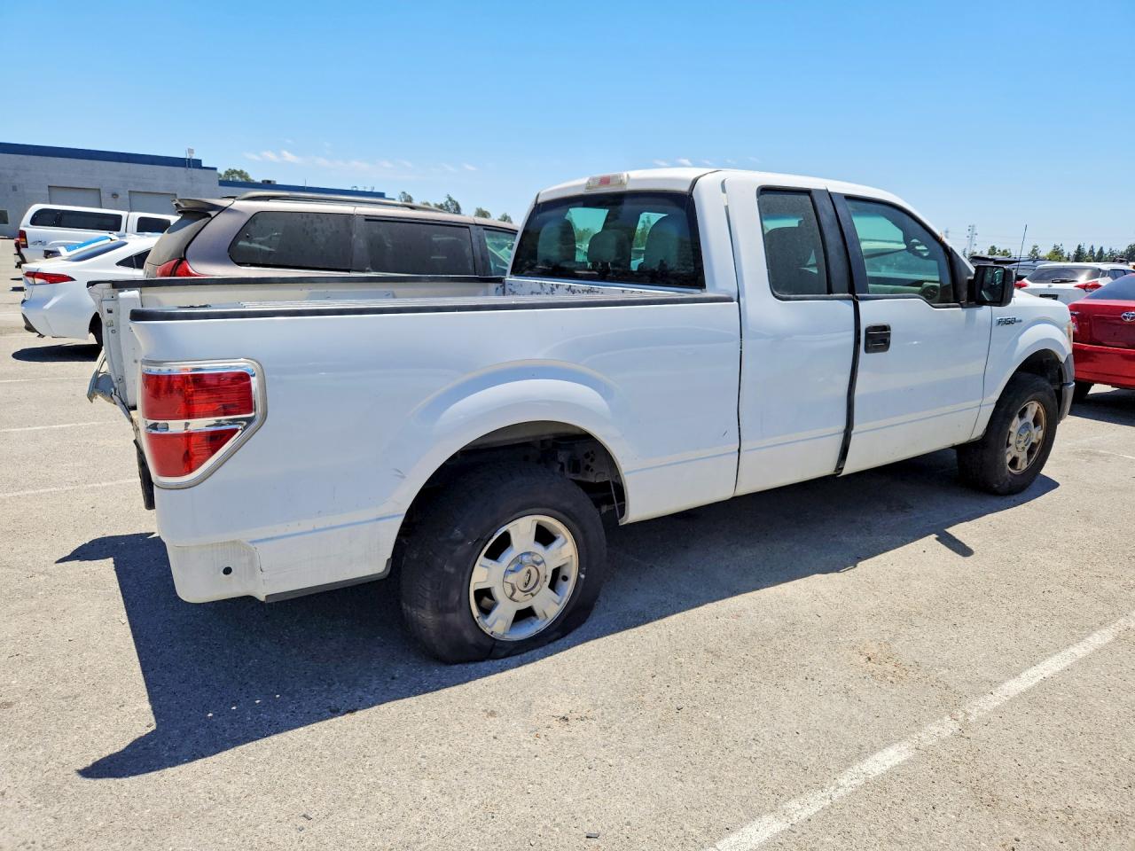 2011 Ford F150 Super Cab White vin: 1FTFX1CF4BFC59568