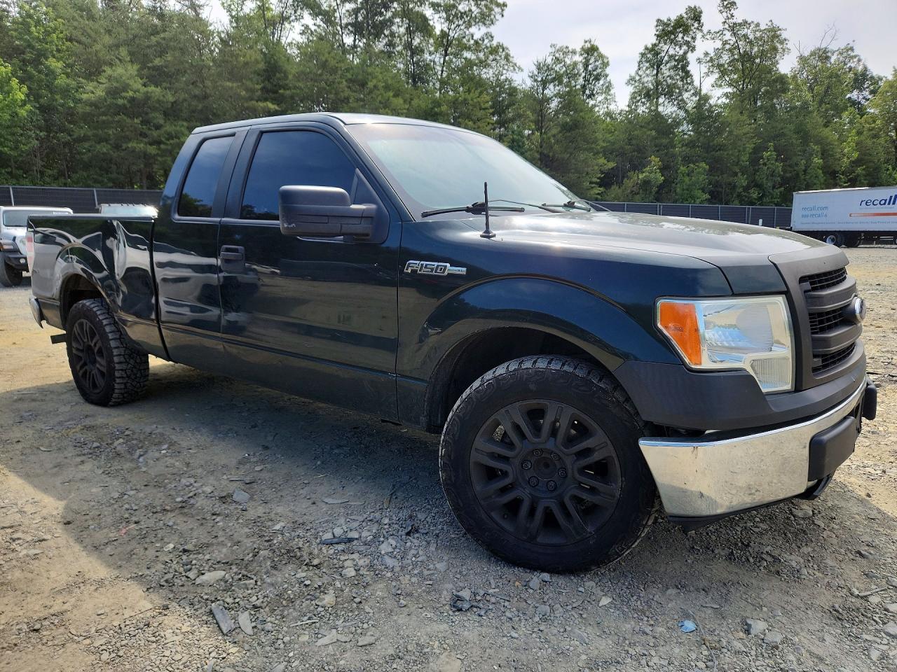 2013 Ford F150 Super Cab Green vin: 1FTFX1CF5DFC95904