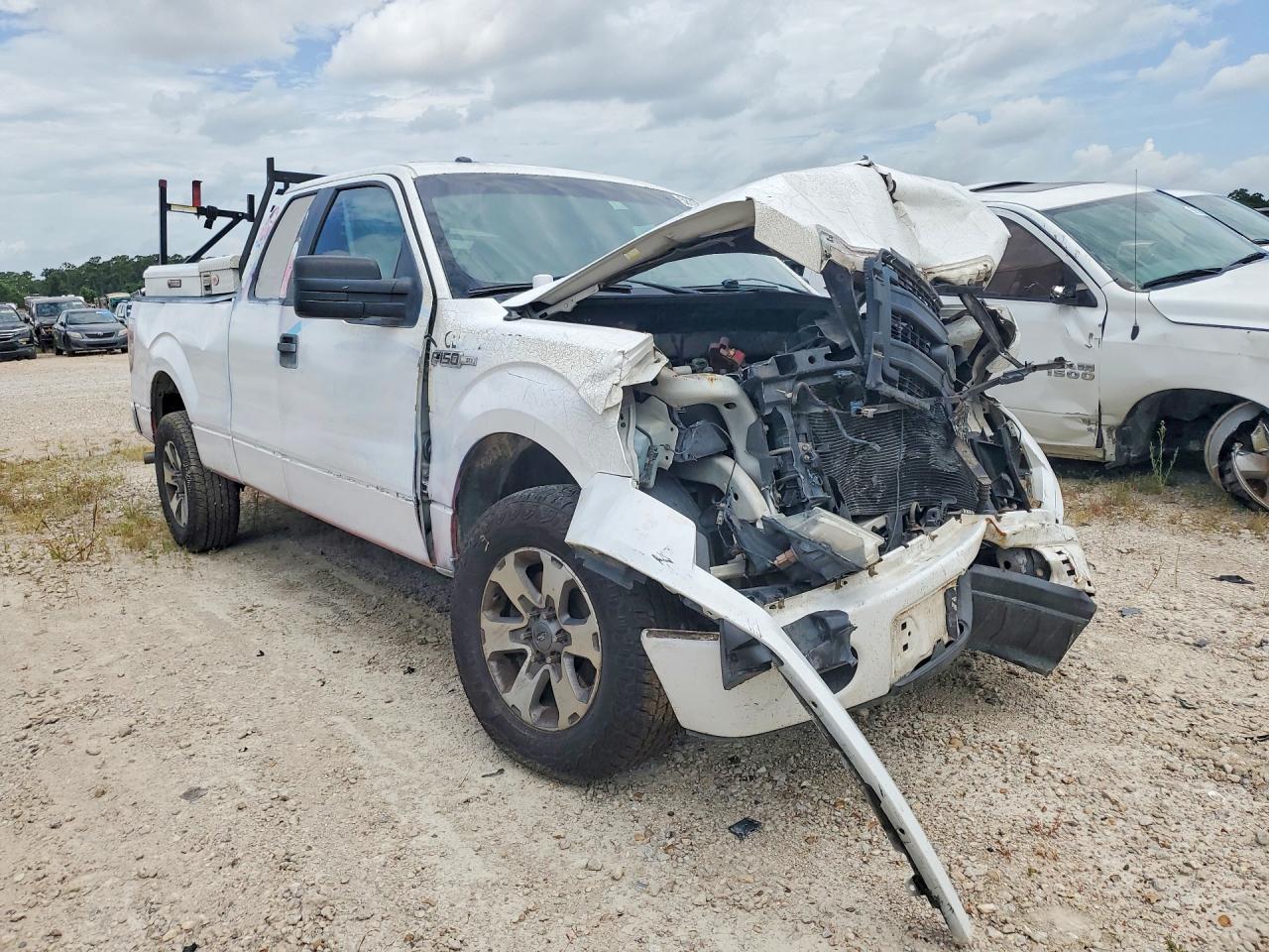 2013 Ford F150 Super Cab White vin: 1FTFX1CF6DFD17411