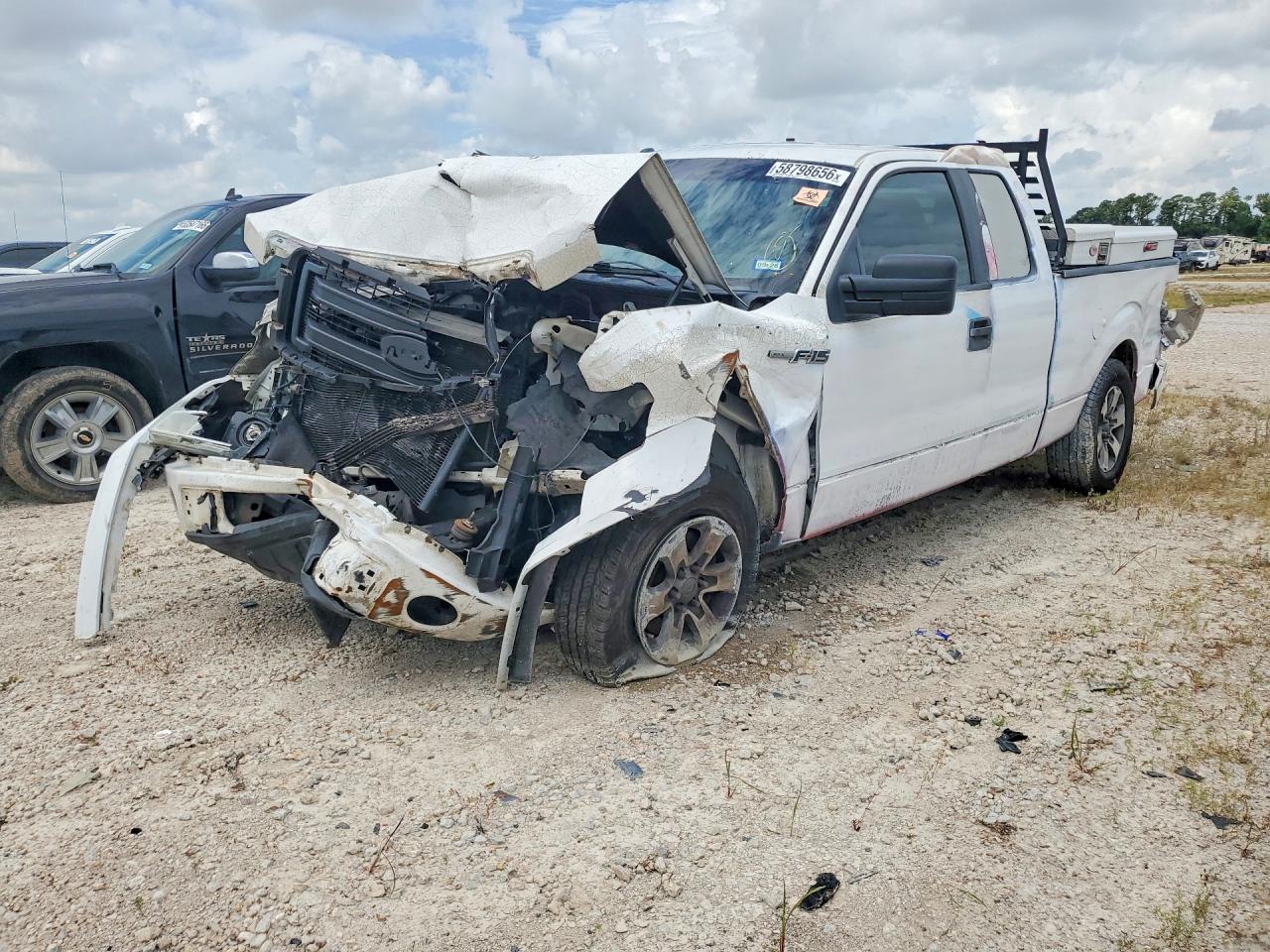 2013 Ford F150 Super Cab White vin: 1FTFX1CF6DFD17411