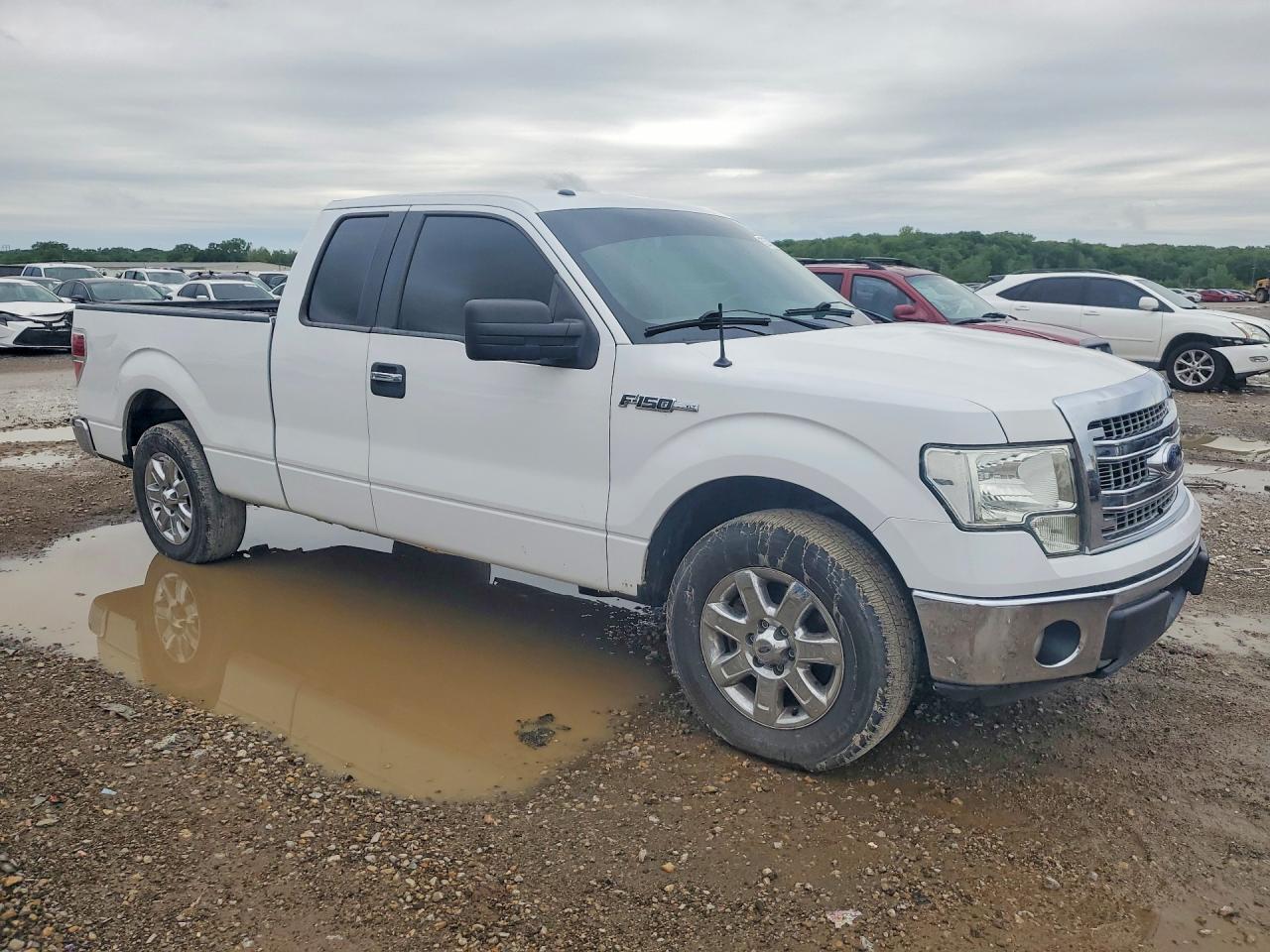 2014 Ford F150 Super Cab White vin: 1FTFX1CF6EFB16898