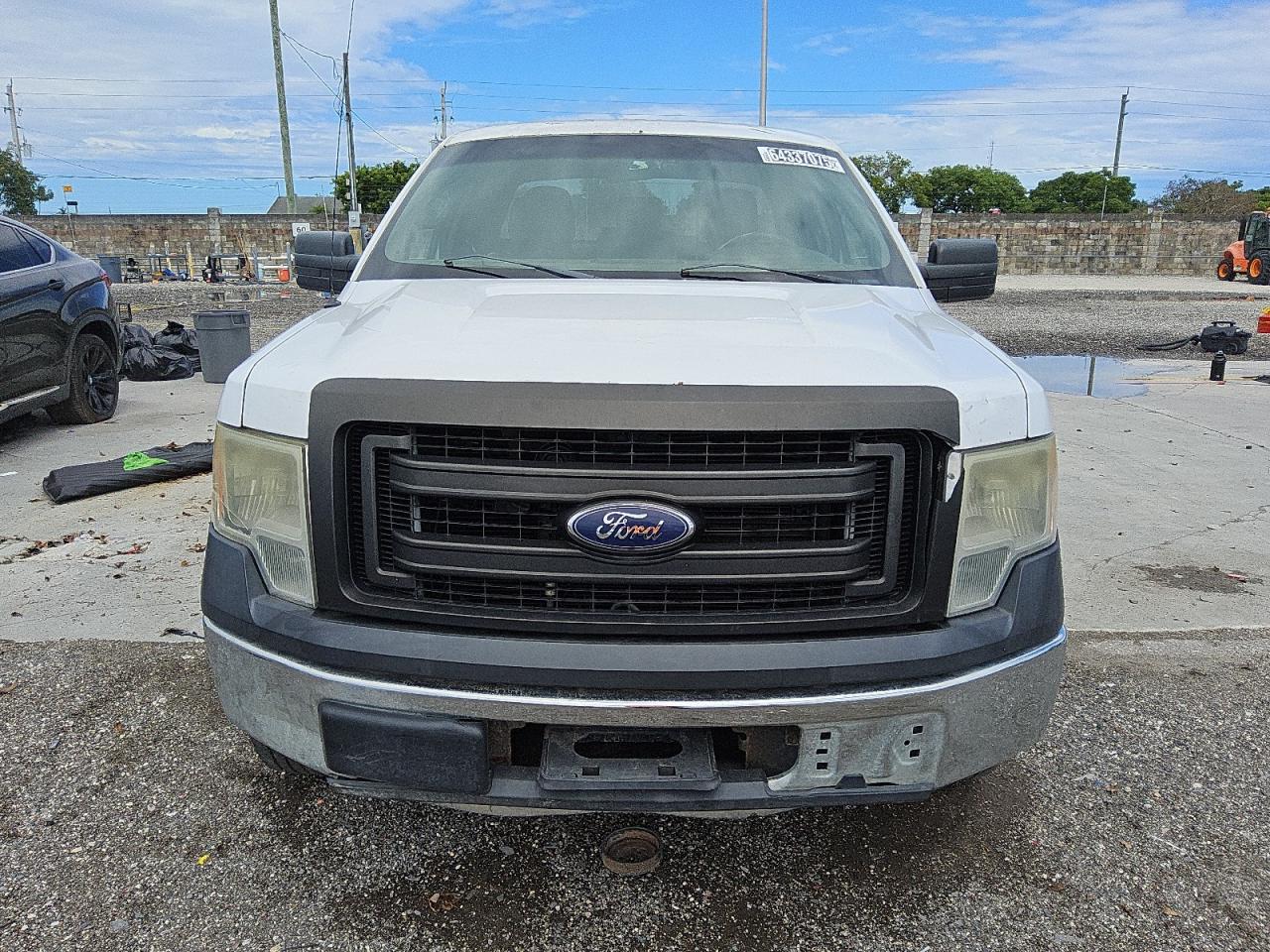 2014 Ford F150 Super Cab White vin: 1FTFX1CF6EKG22562