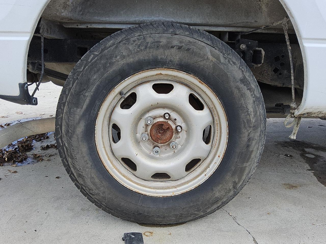 2014 Ford F150 Super Cab White vin: 1FTFX1CF6EKG22562 Damage: Right Rear Wheel, Curb Rash, > 12 inches