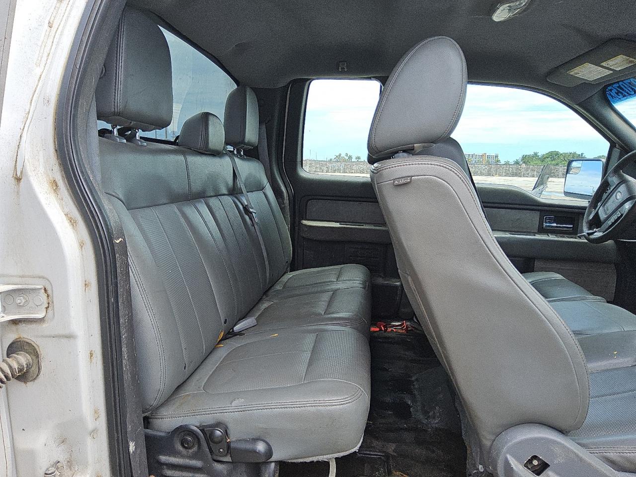 2014 Ford F150 Super Cab White vin: 1FTFX1CF6EKG22562