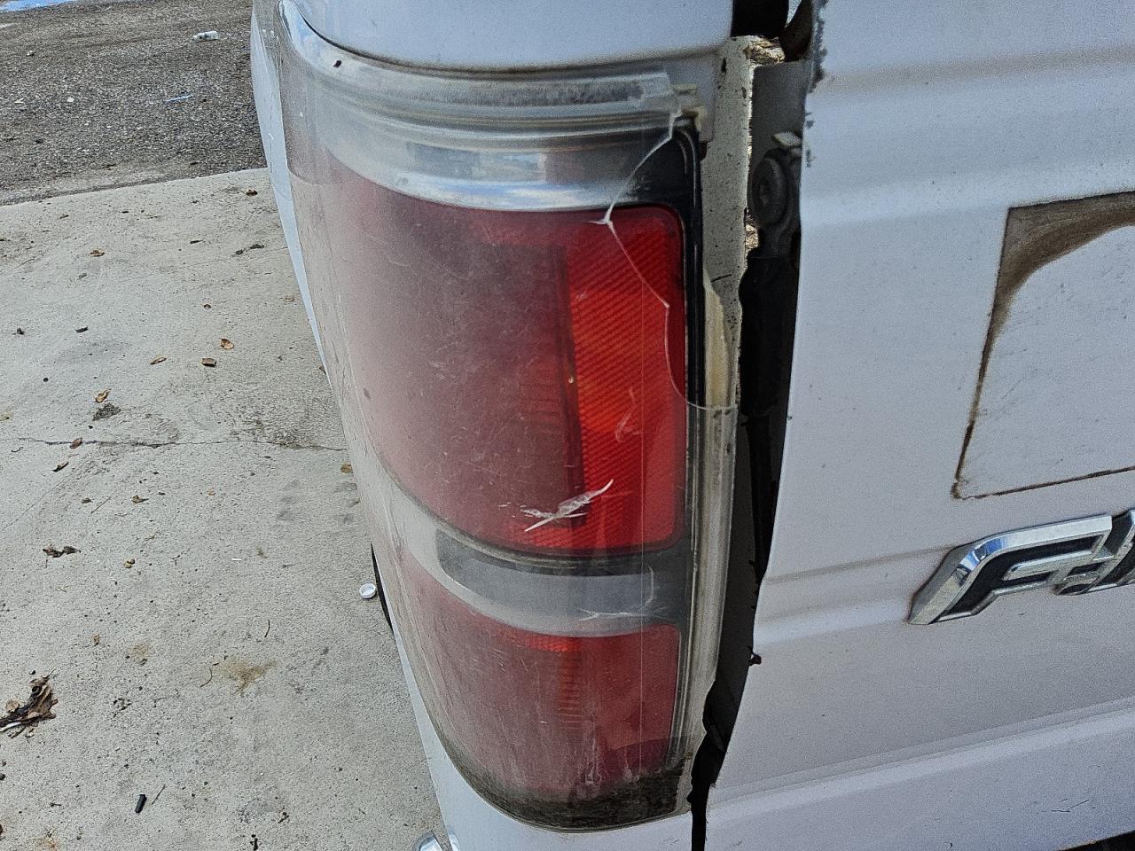 2014 Ford F150 Super Cab White vin: 1FTFX1CF6EKG22562 Damage: Left Tail Light, Broken, Replacement Required