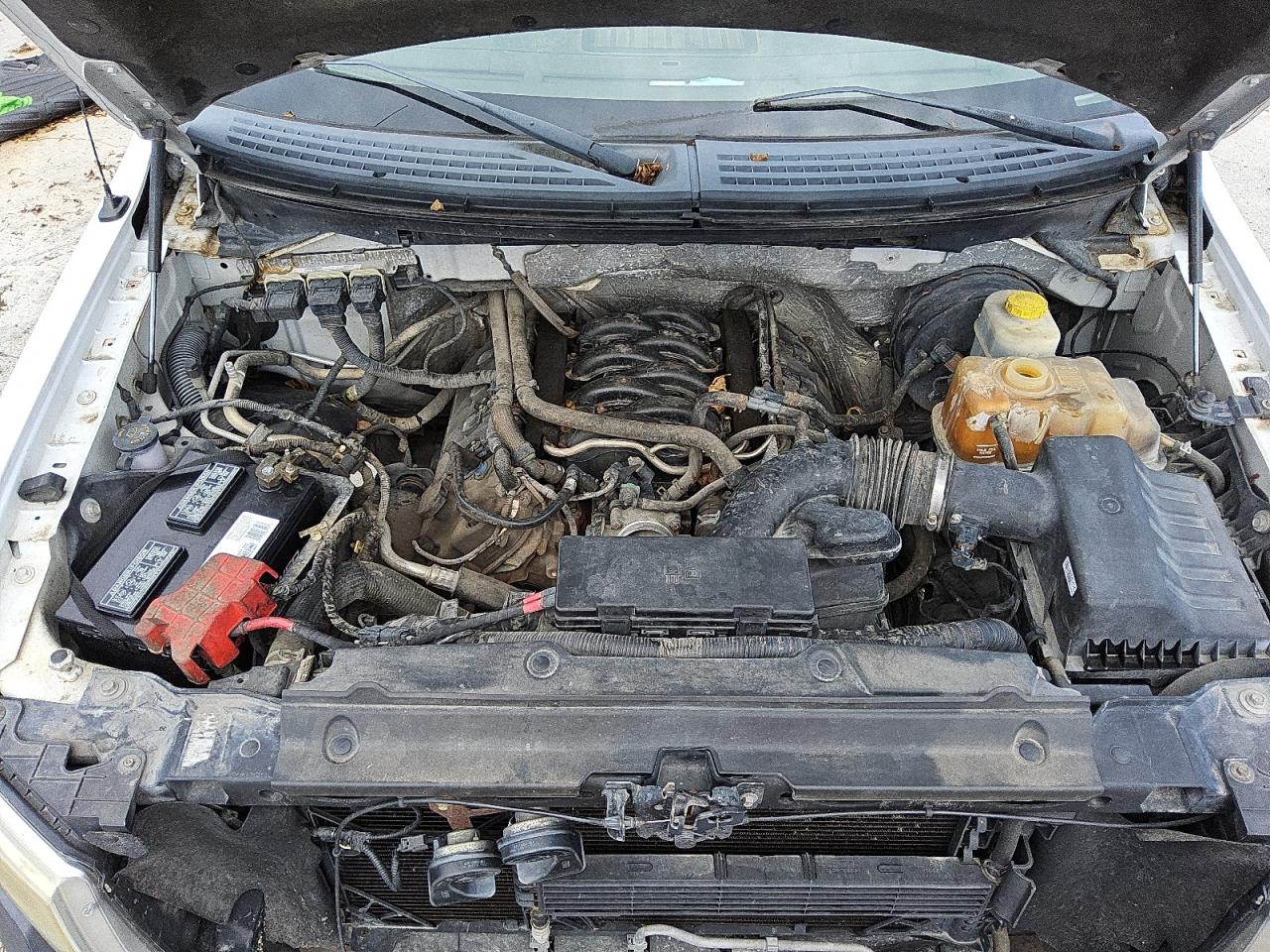 2014 Ford F150 Super Cab White vin: 1FTFX1CF6EKG22562 Damage: Throttle Body, Broken, Replacement Required