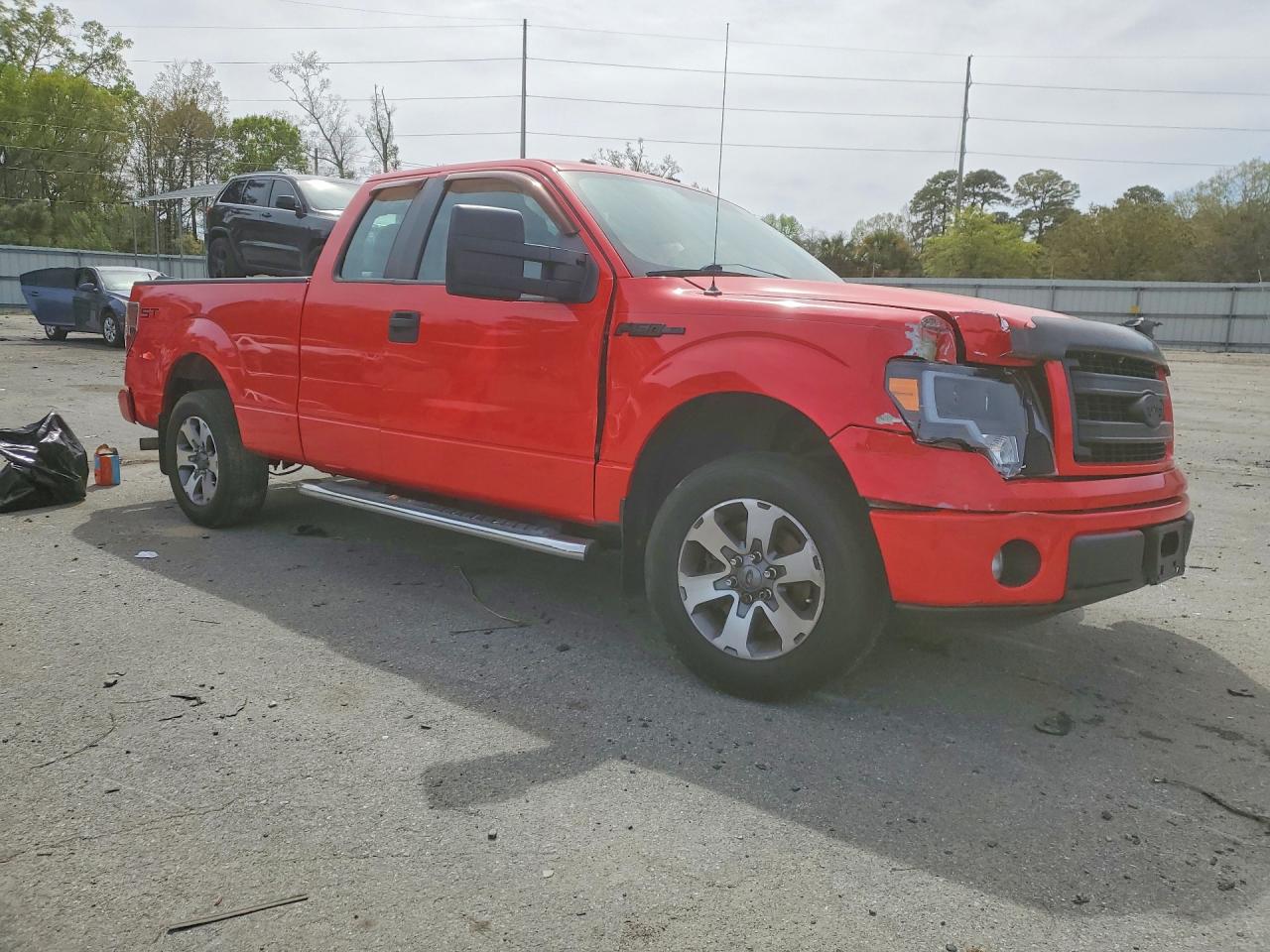 2013 Ford F150 Super Cab Red vin: 1FTFX1CF8DFC32621
