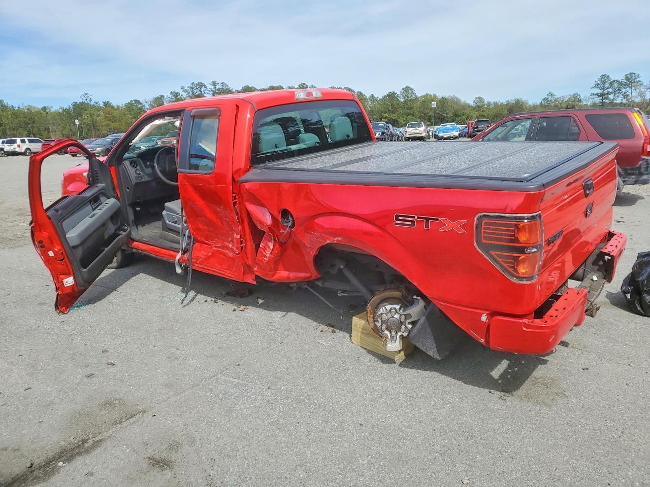 2013 Ford F150 Super Cab Red vin: 1FTFX1CF8DFC32621