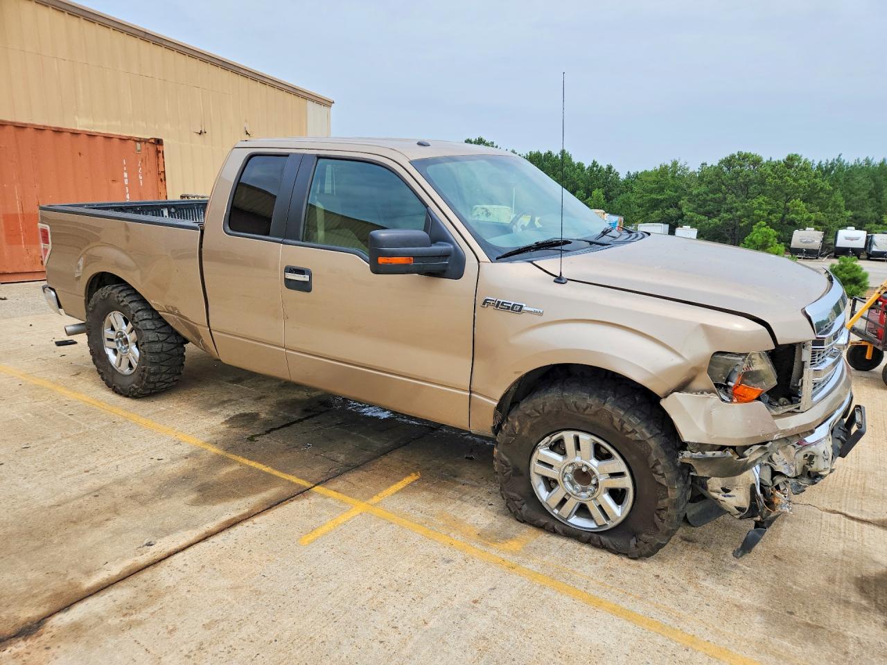 2013 Ford F150 Super Cab Gold vin: 1FTFX1CF8DKG04742
