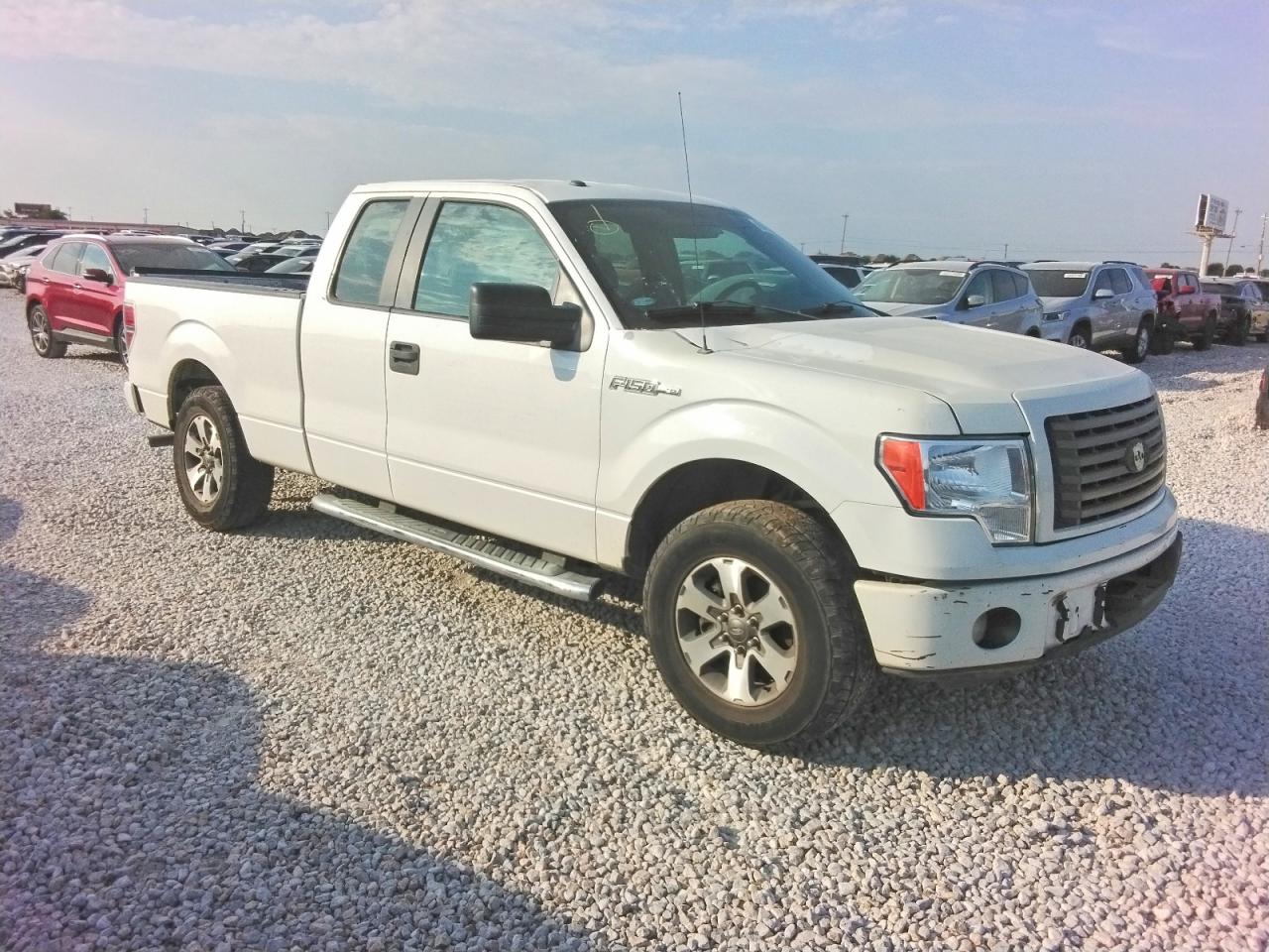 2014 Ford F150 Super Cab White vin: 1FTFX1CF8EKD45171