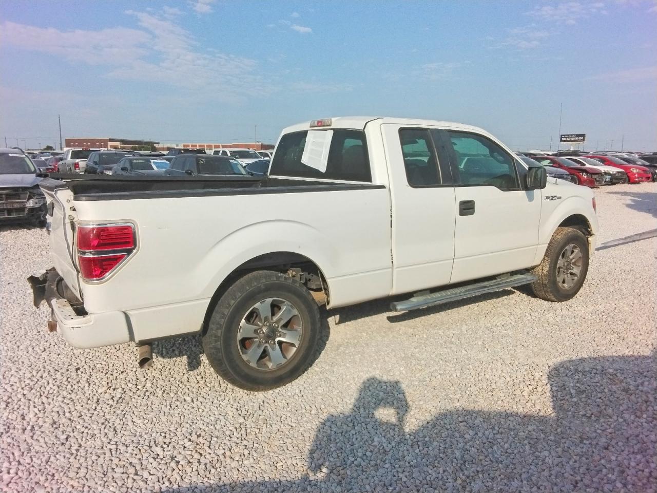 2014 Ford F150 Super Cab White vin: 1FTFX1CF8EKD45171