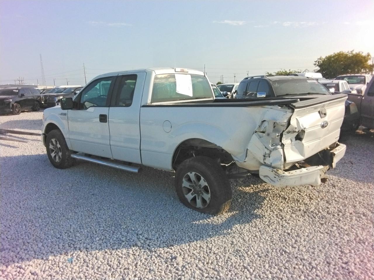 2014 Ford F150 Super Cab White vin: 1FTFX1CF8EKD45171
