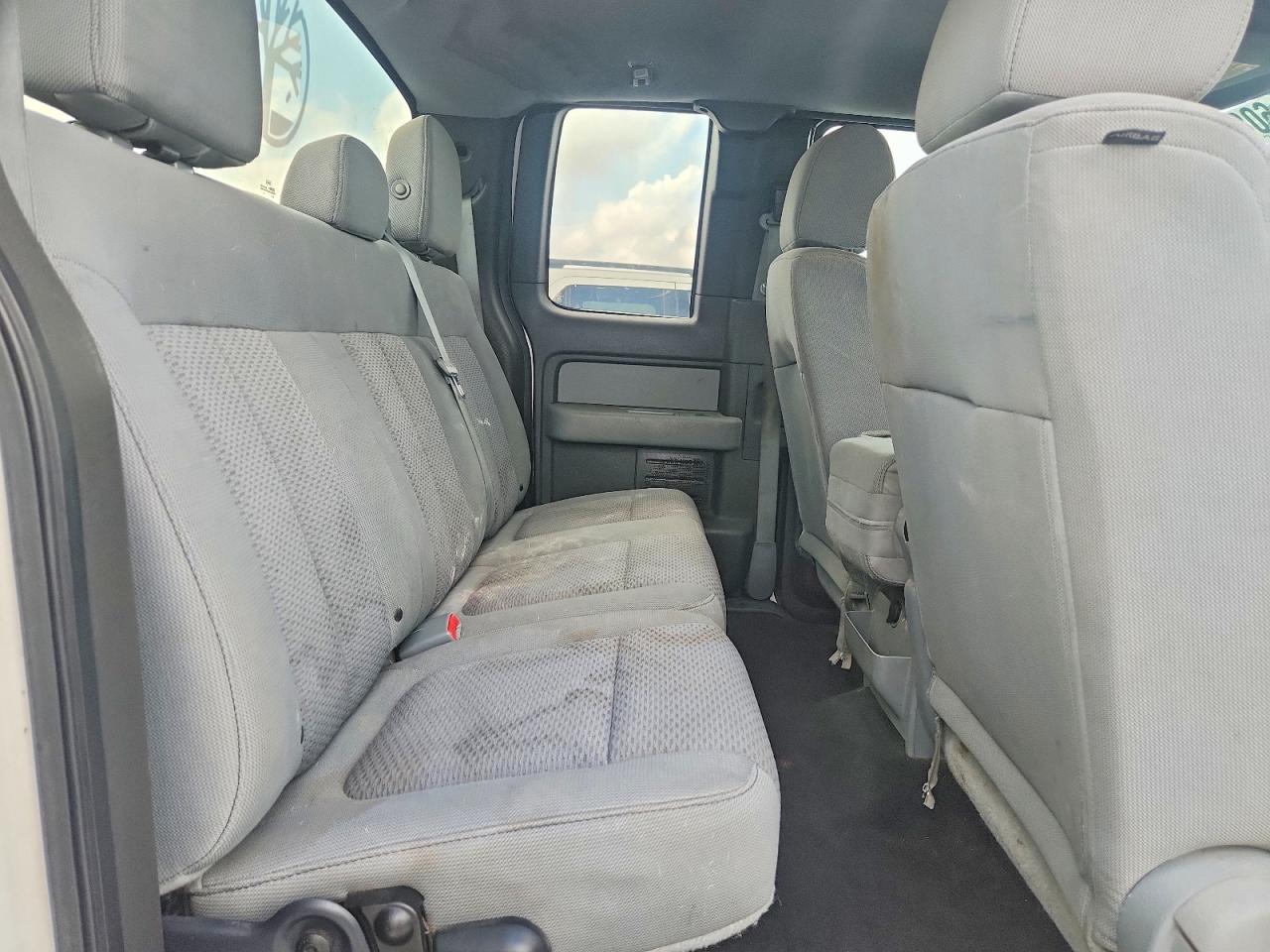 2014 Ford F150 Super Cab White vin: 1FTFX1CF8EKD45171