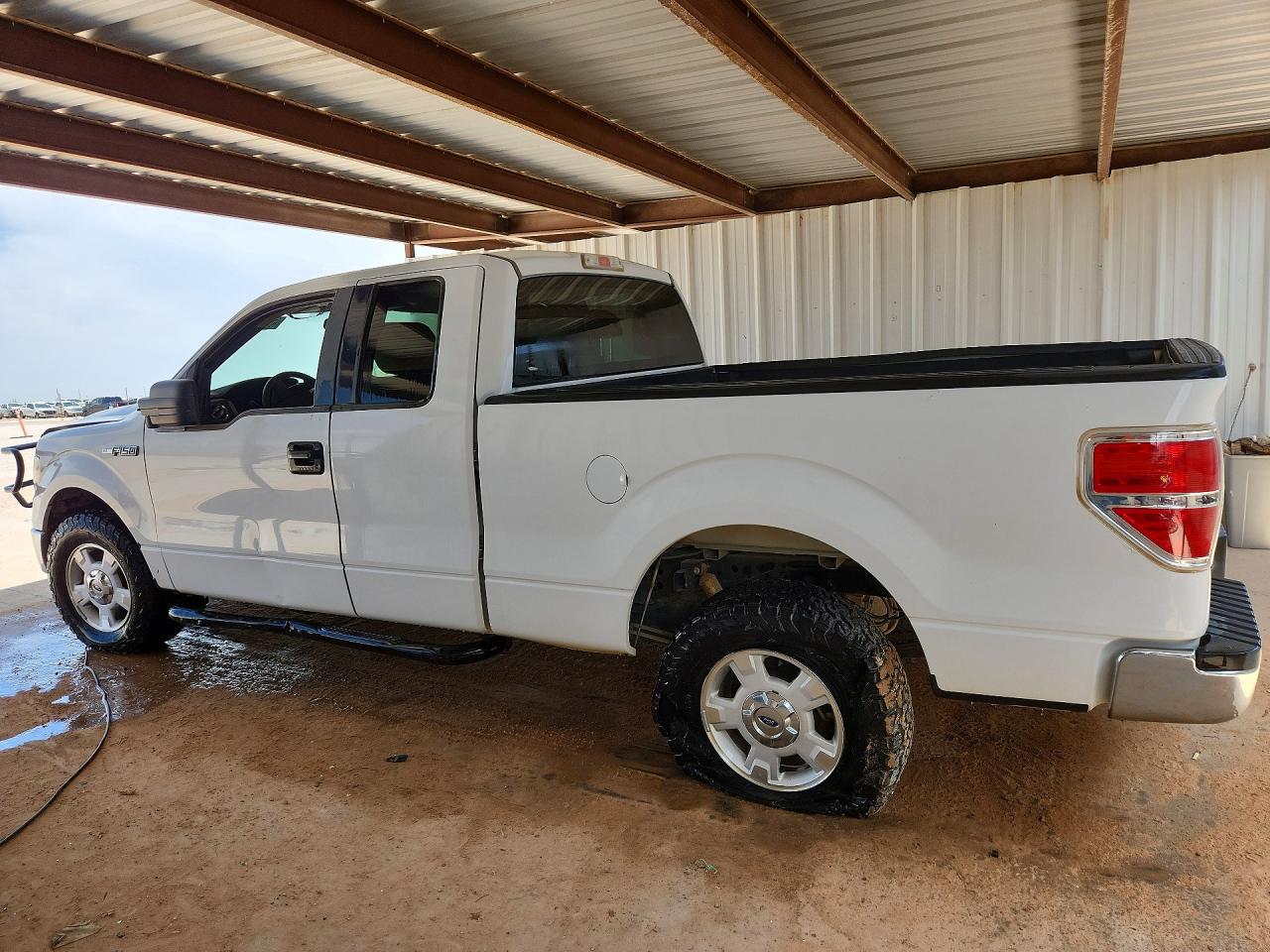 2014 Ford F150 Super Cab White vin: 1FTFX1CFXEFC51706