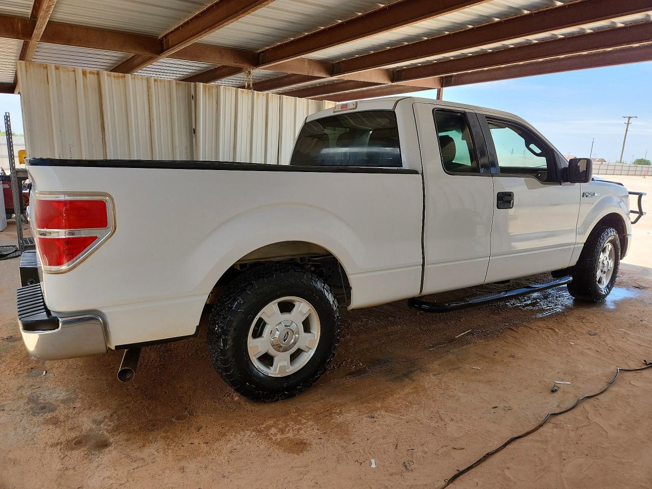 2014 Ford F150 Super Cab White vin: 1FTFX1CFXEFC51706