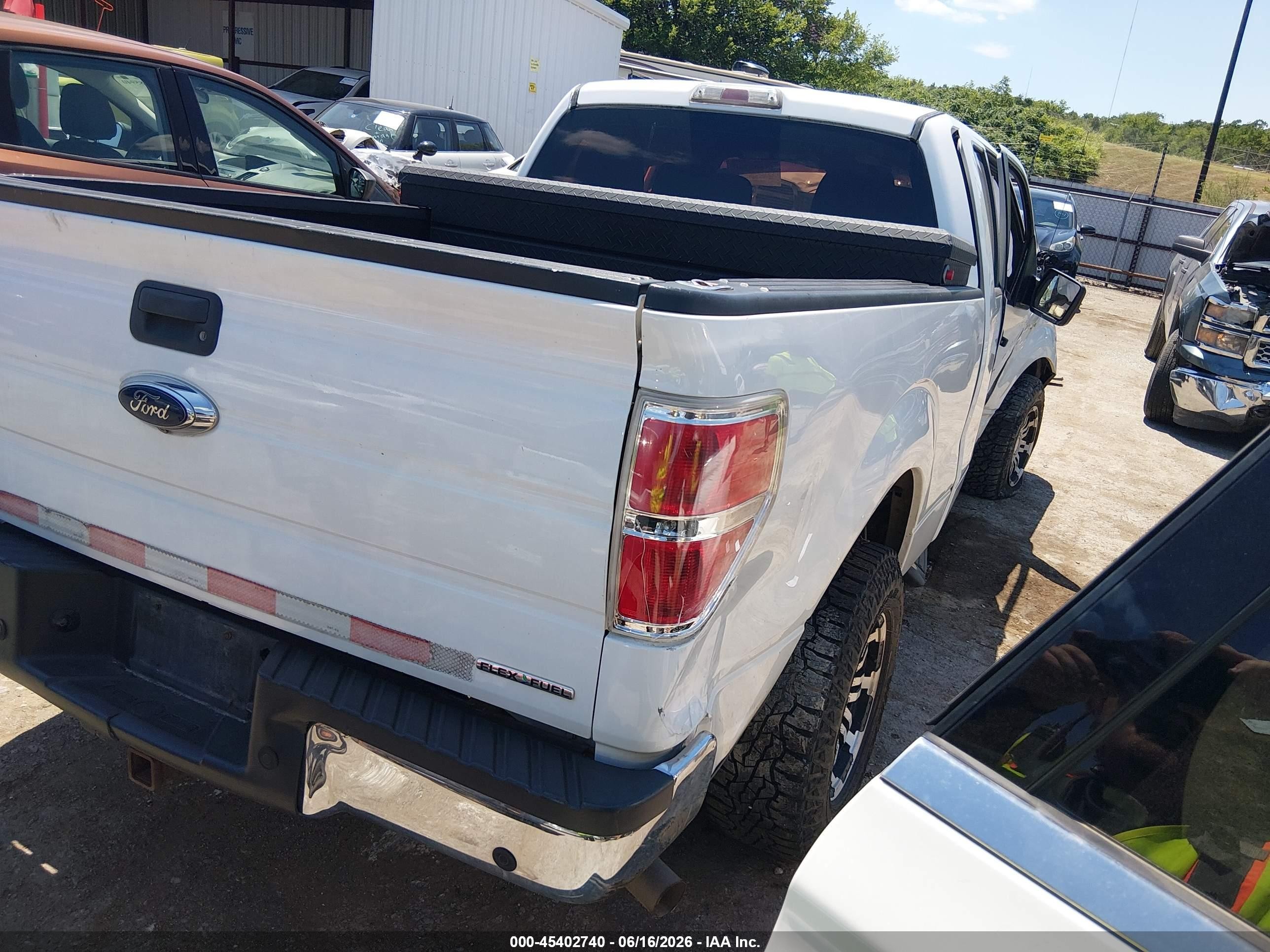 2014 Ford F-150   White vin: 1FTFX1CFXEKF57022