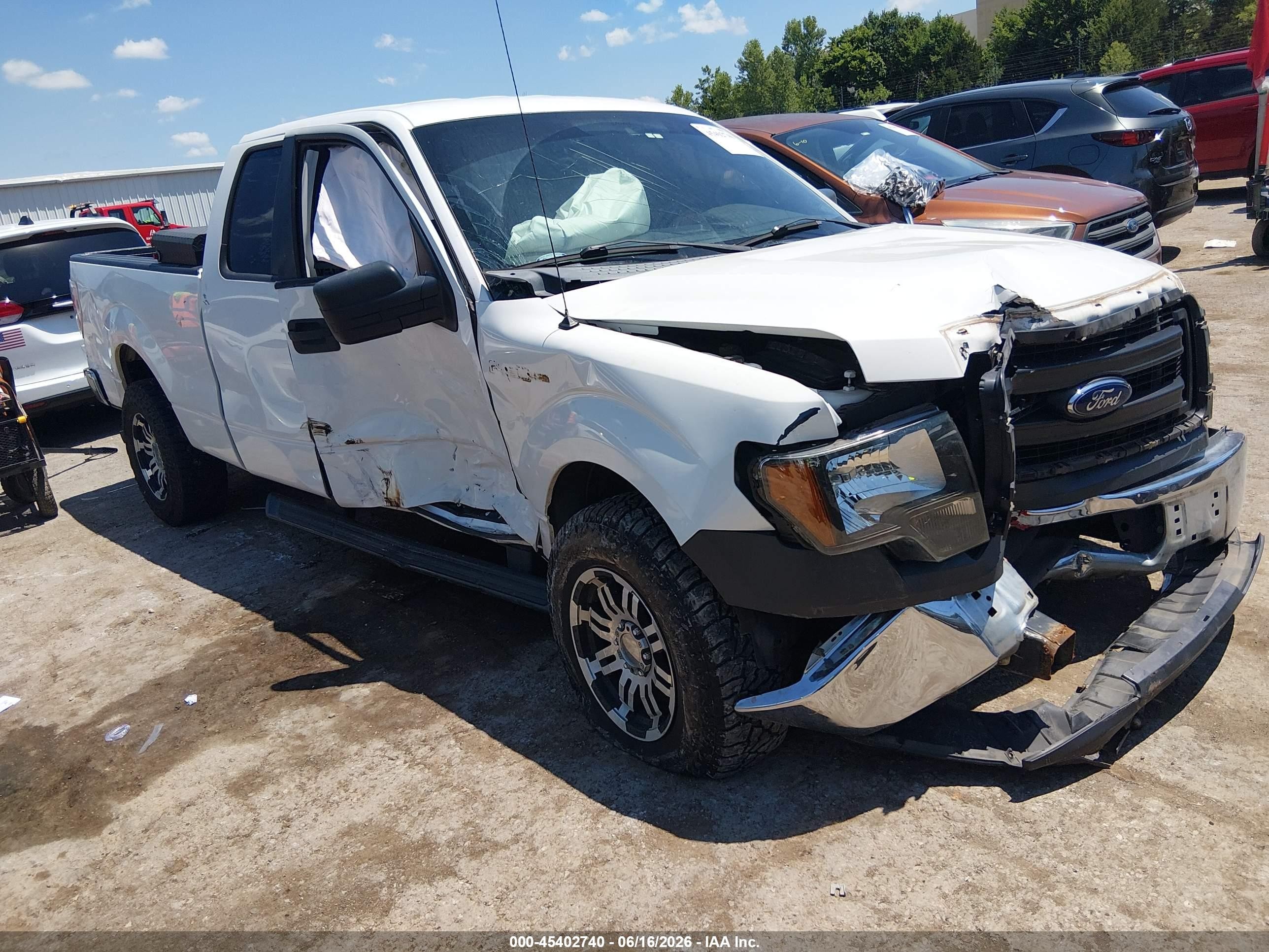 2014 Ford F-150   Белый vin: 1FTFX1CFXEKF57022