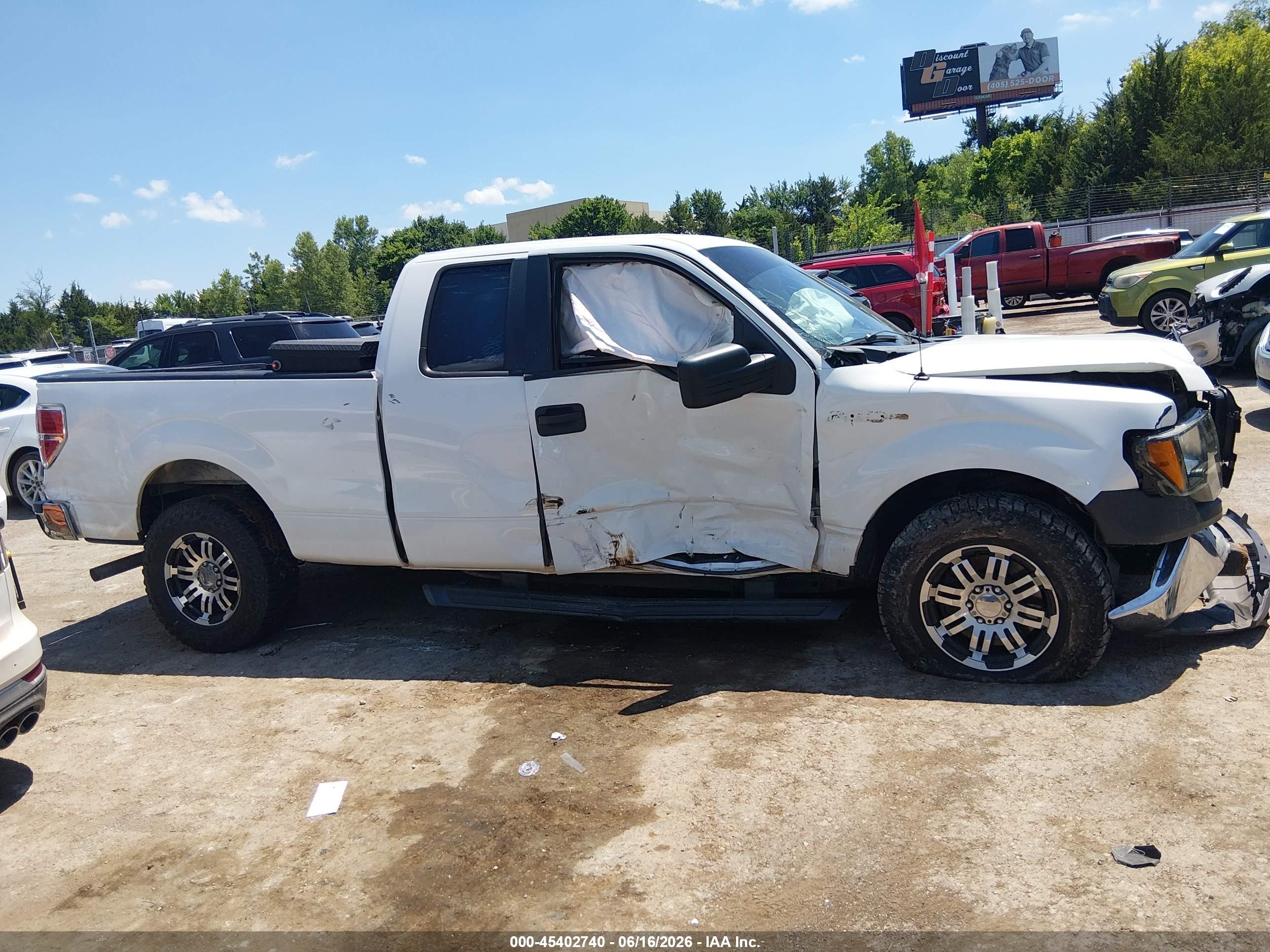 2014 Ford F-150   White vin: 1FTFX1CFXEKF57022