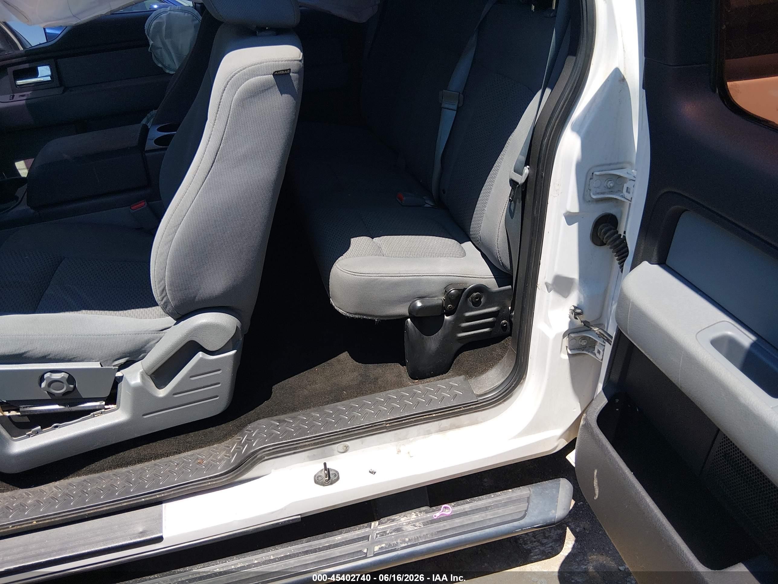 2014 Ford F-150   White vin: 1FTFX1CFXEKF57022